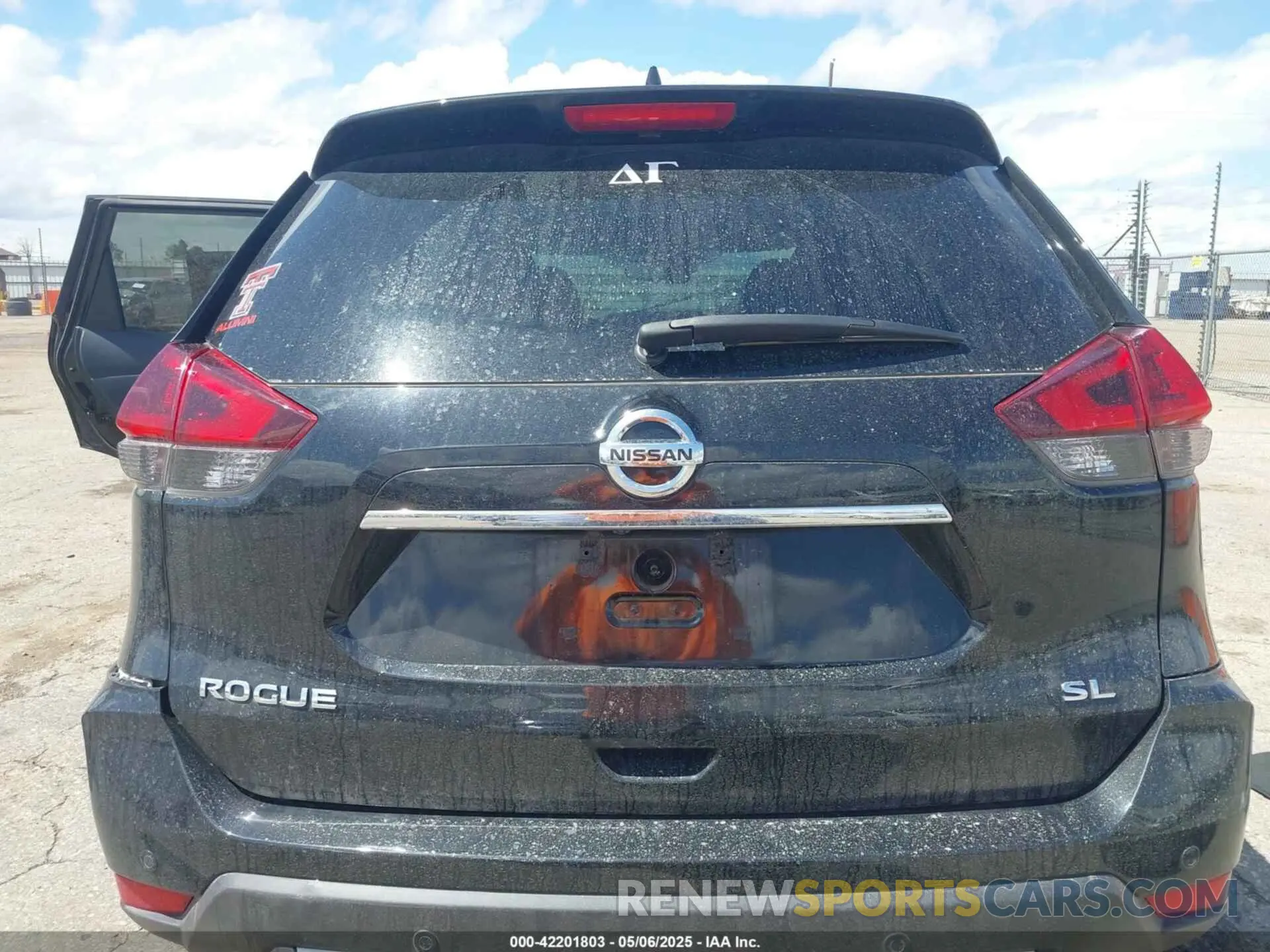17 Photograph of a damaged car 5N1AT2MT9KC791900 NISSAN ROGUE 2019