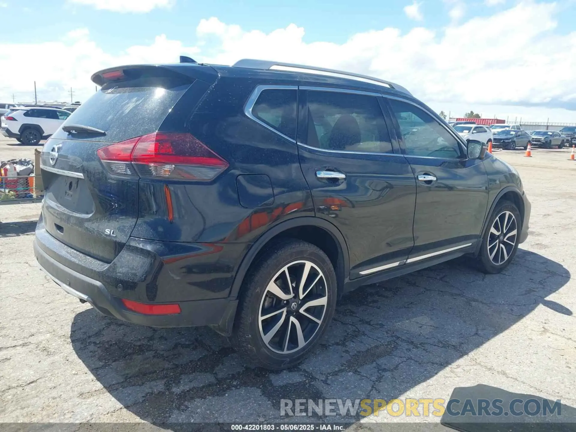 4 Photograph of a damaged car 5N1AT2MT9KC791900 NISSAN ROGUE 2019