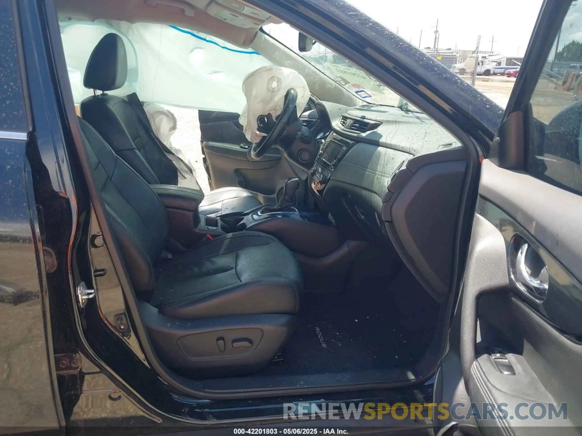 5 Photograph of a damaged car 5N1AT2MT9KC791900 NISSAN ROGUE 2019