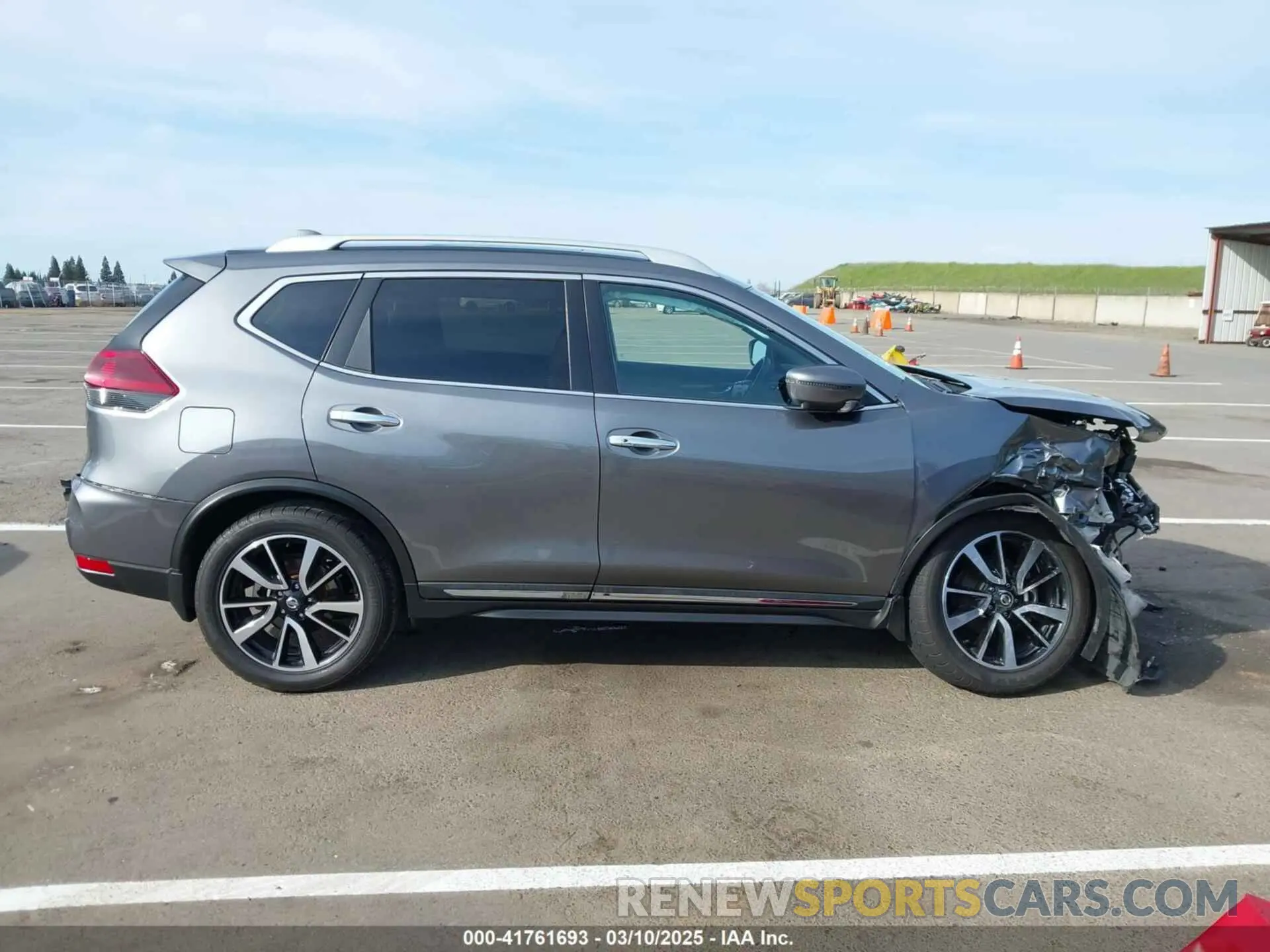 14 Photograph of a damaged car 5N1AT2MT9KC800370 NISSAN ROGUE 2019
