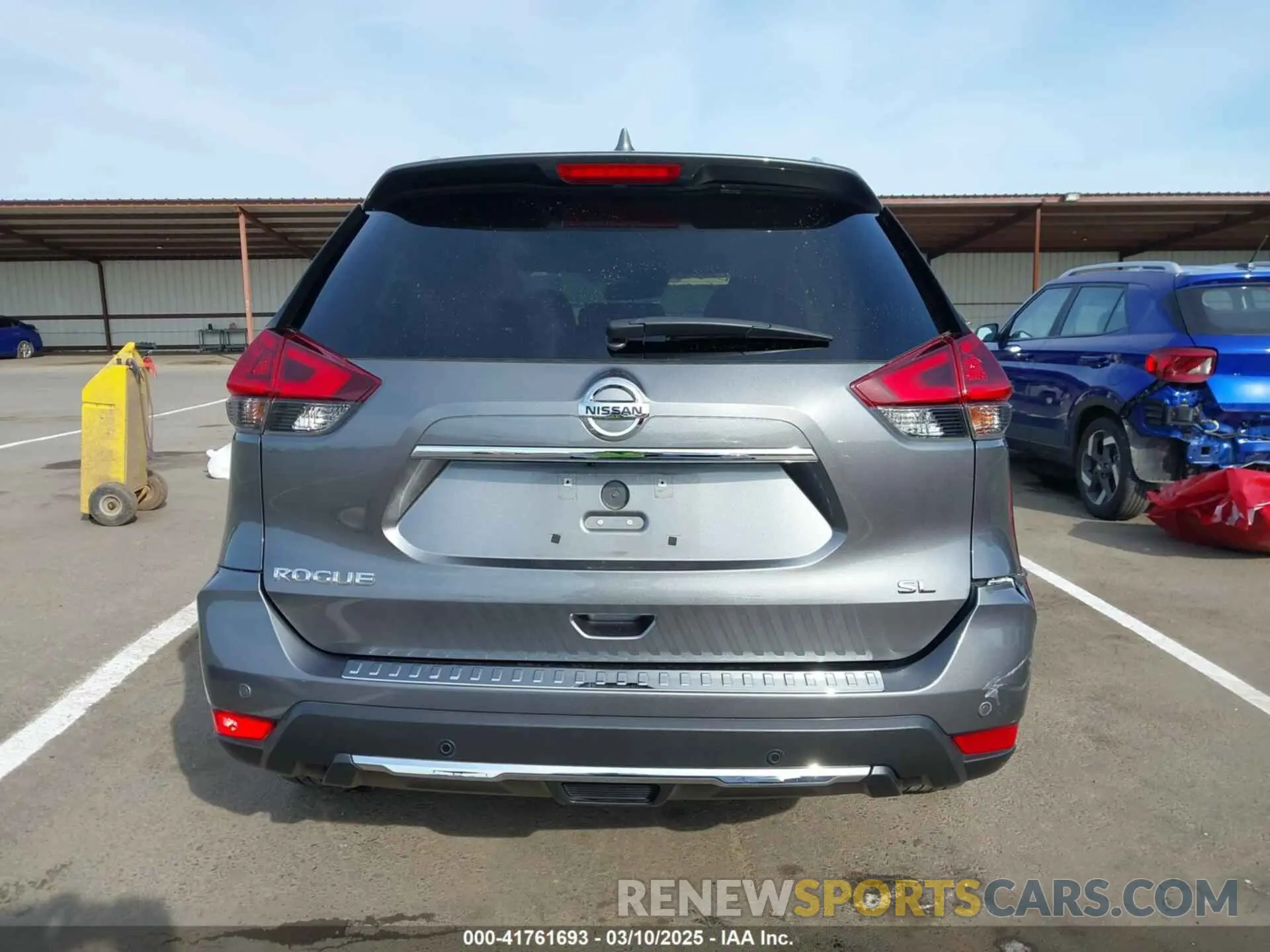 17 Photograph of a damaged car 5N1AT2MT9KC800370 NISSAN ROGUE 2019