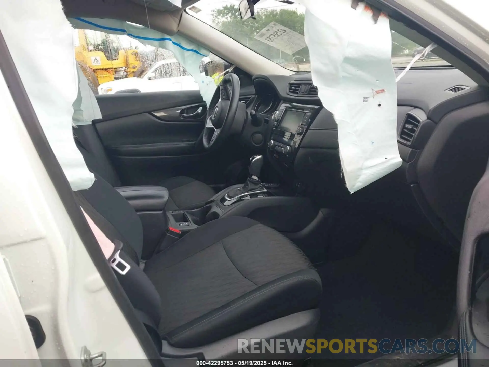 5 Photograph of a damaged car 5N1AT2MTXKC817436 NISSAN ROGUE 2019