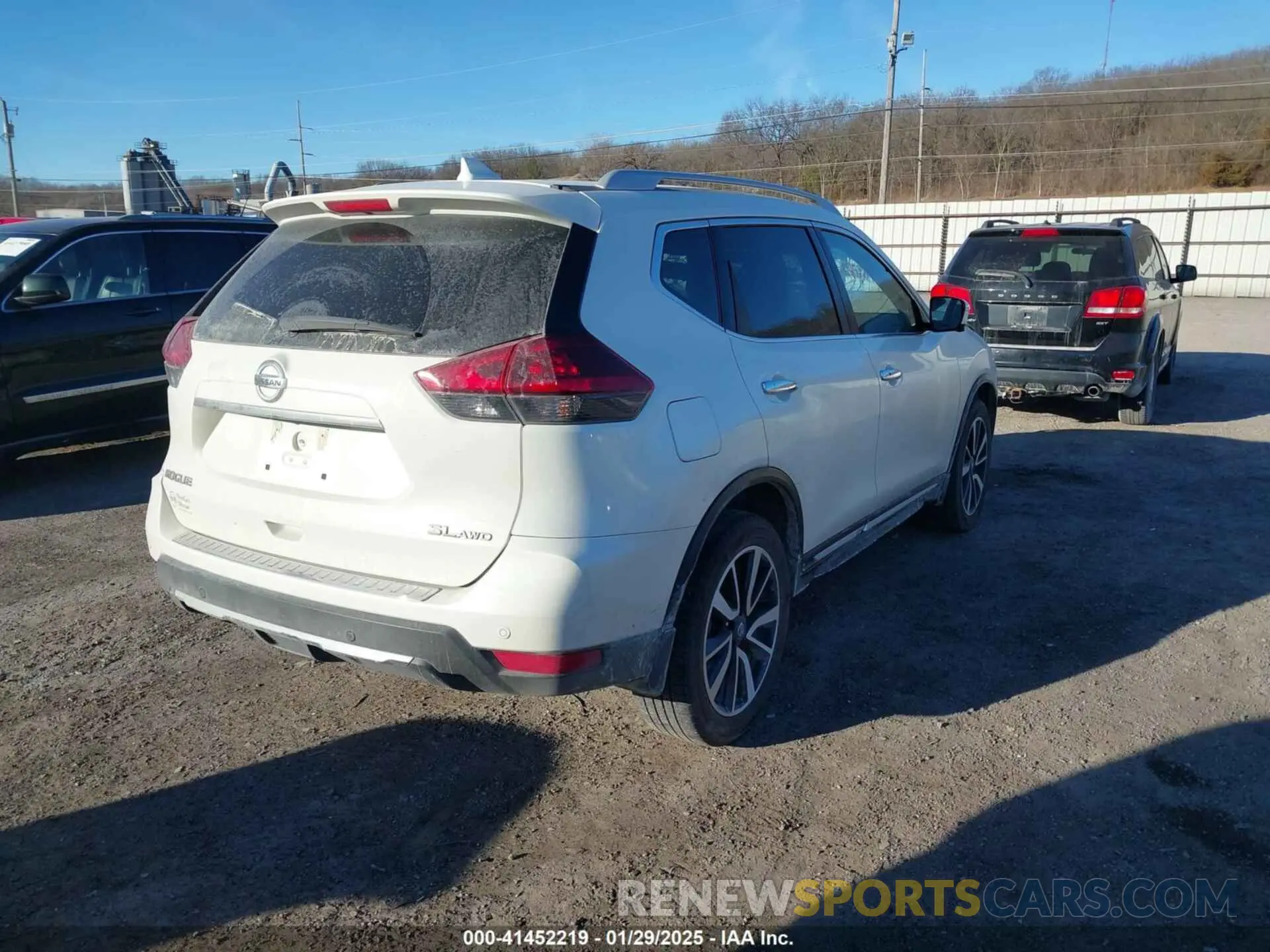 4 Photograph of a damaged car 5N1AT2MV0KC712535 NISSAN ROGUE 2019