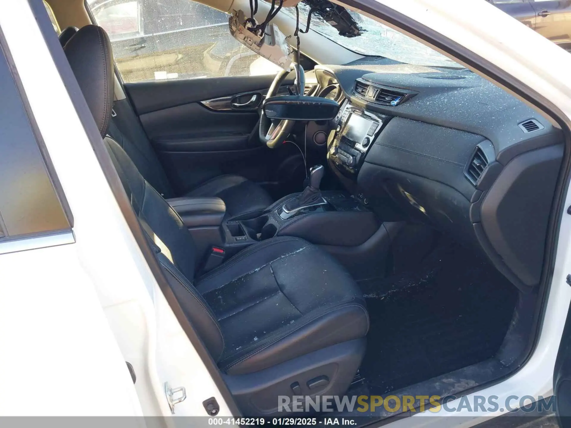 5 Photograph of a damaged car 5N1AT2MV0KC712535 NISSAN ROGUE 2019