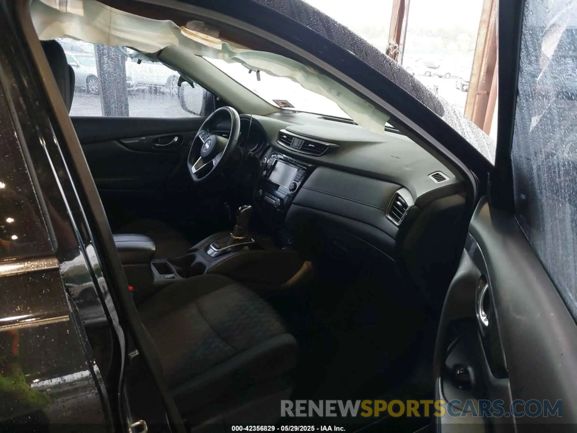 5 Photograph of a damaged car 5N1AT2MV0KC767647 NISSAN ROGUE 2019