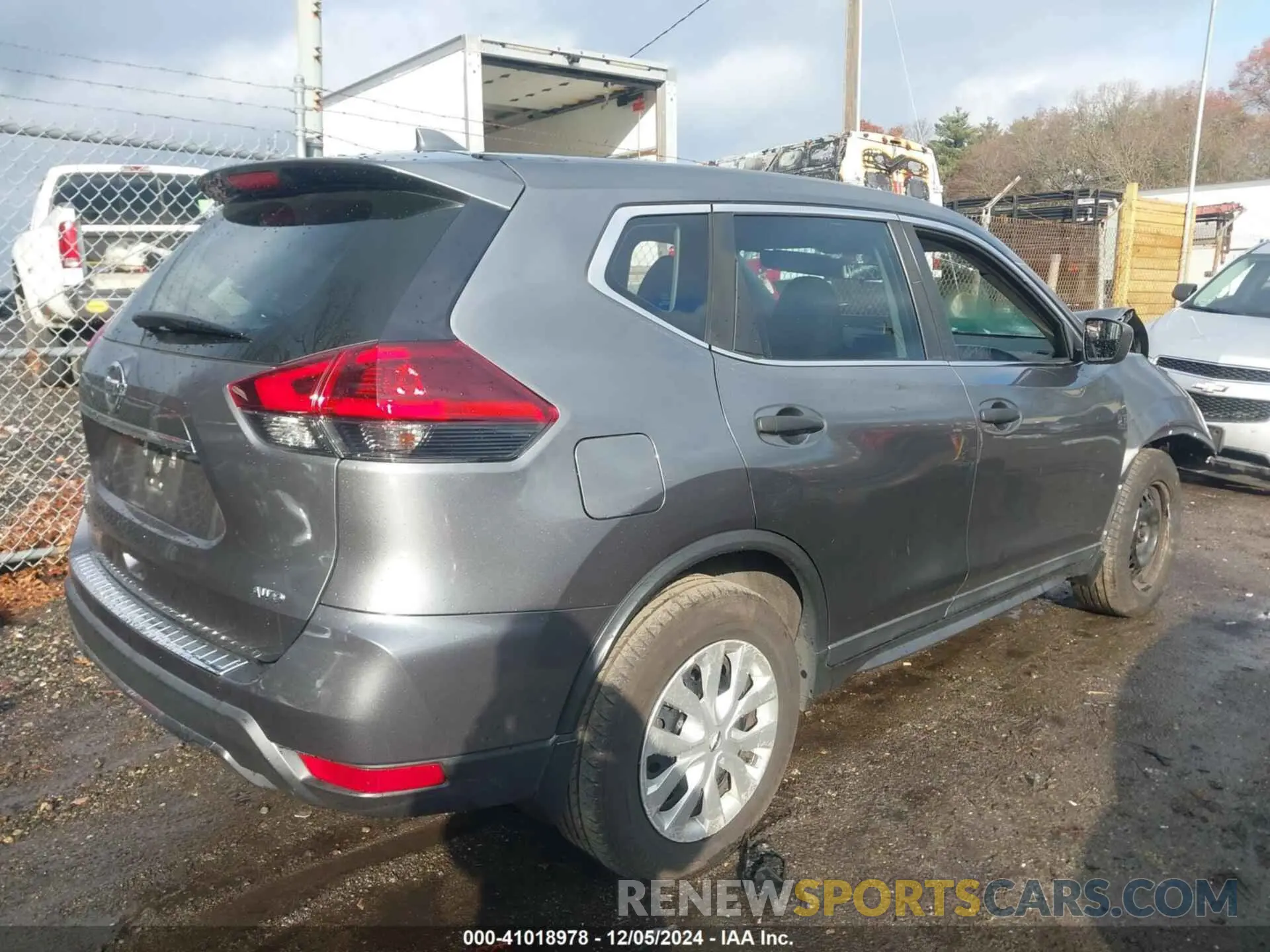 4 Photograph of a damaged car 5N1AT2MV0KC843710 NISSAN ROGUE 2019