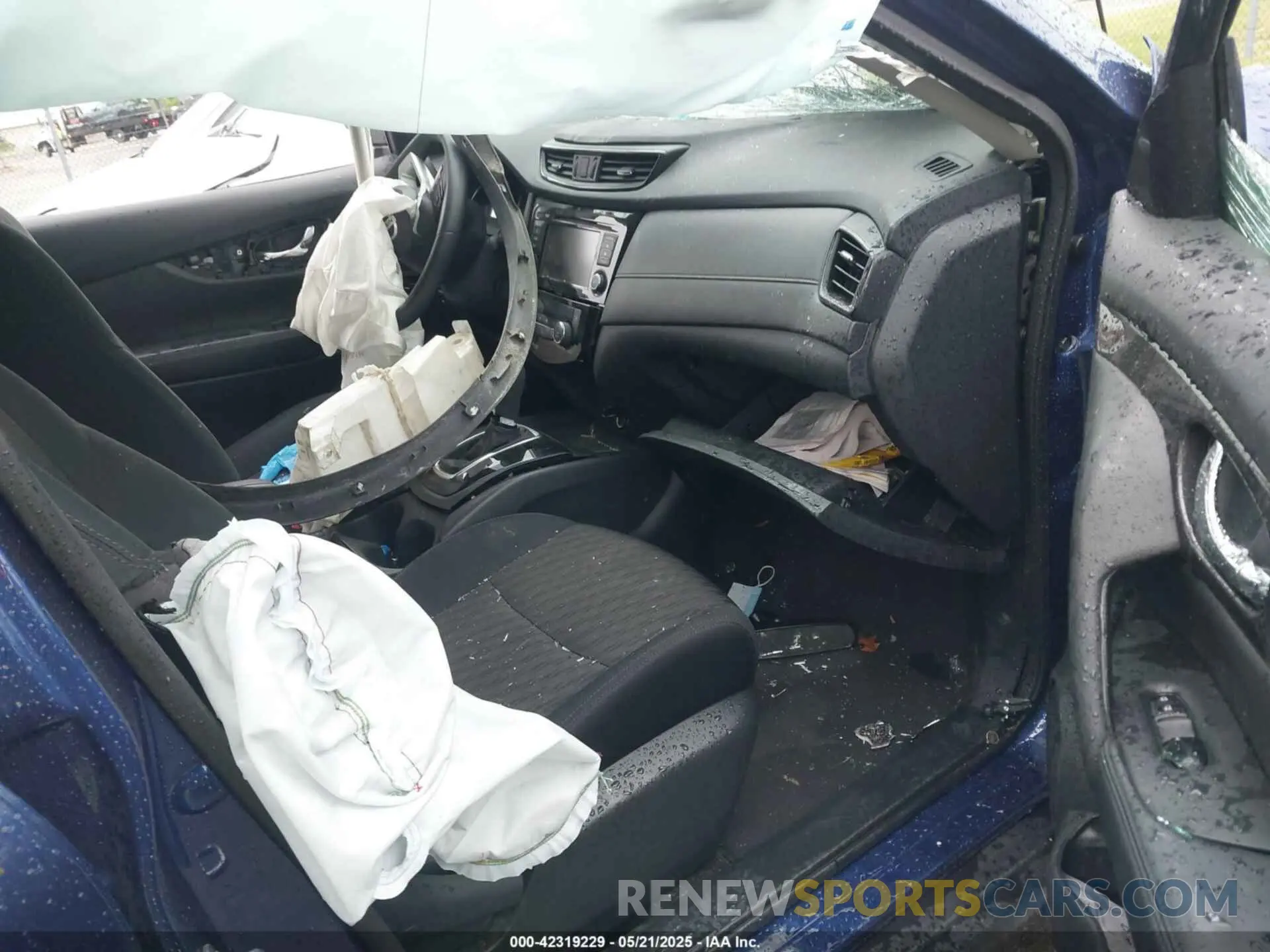 5 Photograph of a damaged car 5N1AT2MV1KC715461 NISSAN ROGUE 2019