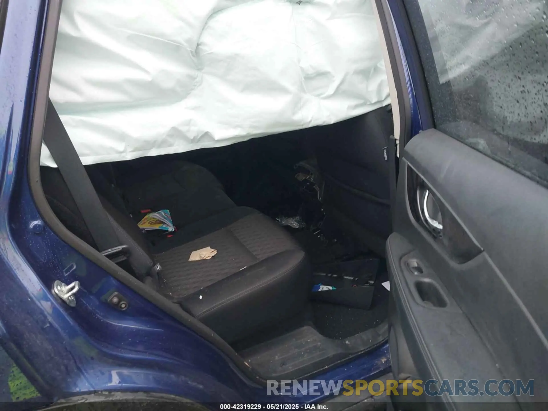 8 Photograph of a damaged car 5N1AT2MV1KC715461 NISSAN ROGUE 2019