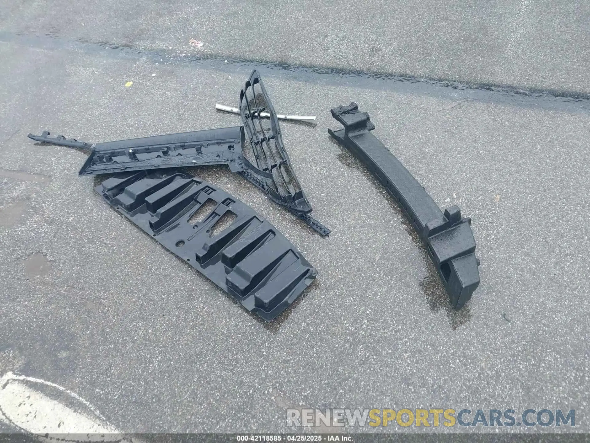 17 Photograph of a damaged car 5N1AT2MV1KC769598 NISSAN ROGUE 2019