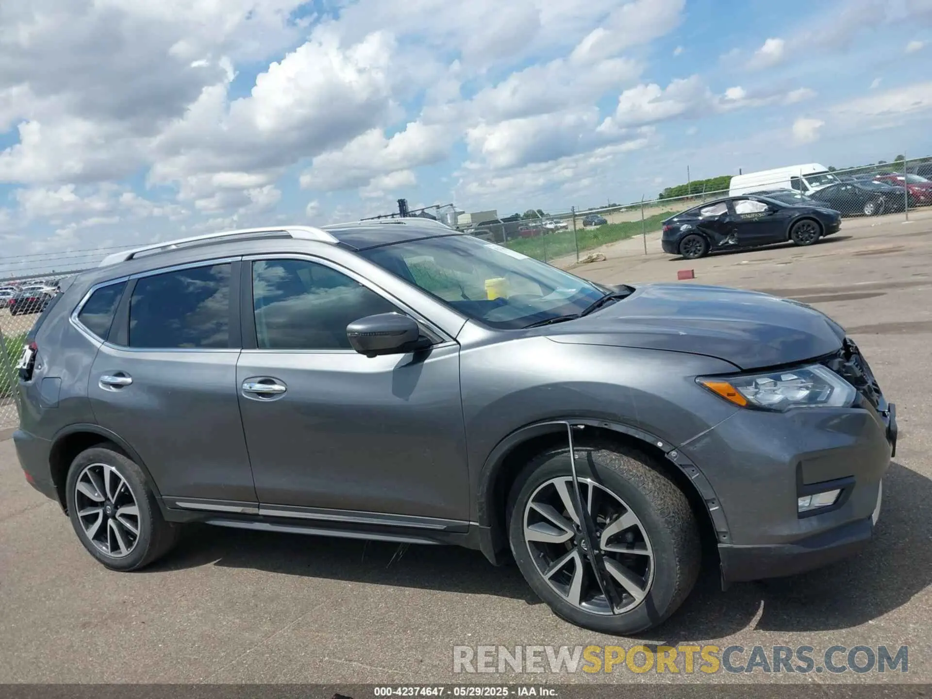 13 Photograph of a damaged car 5N1AT2MV1KC781928 NISSAN ROGUE 2019
