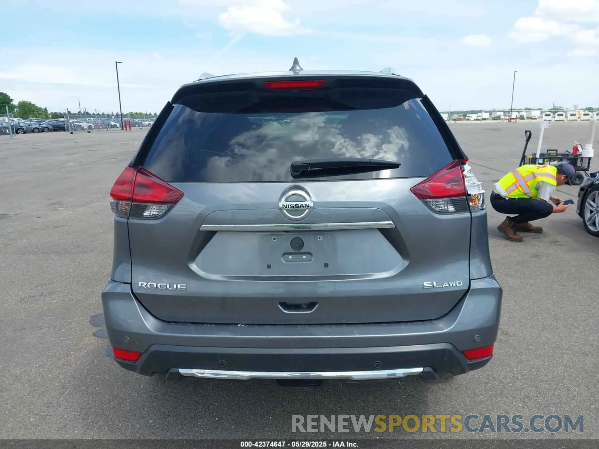 16 Photograph of a damaged car 5N1AT2MV1KC781928 NISSAN ROGUE 2019