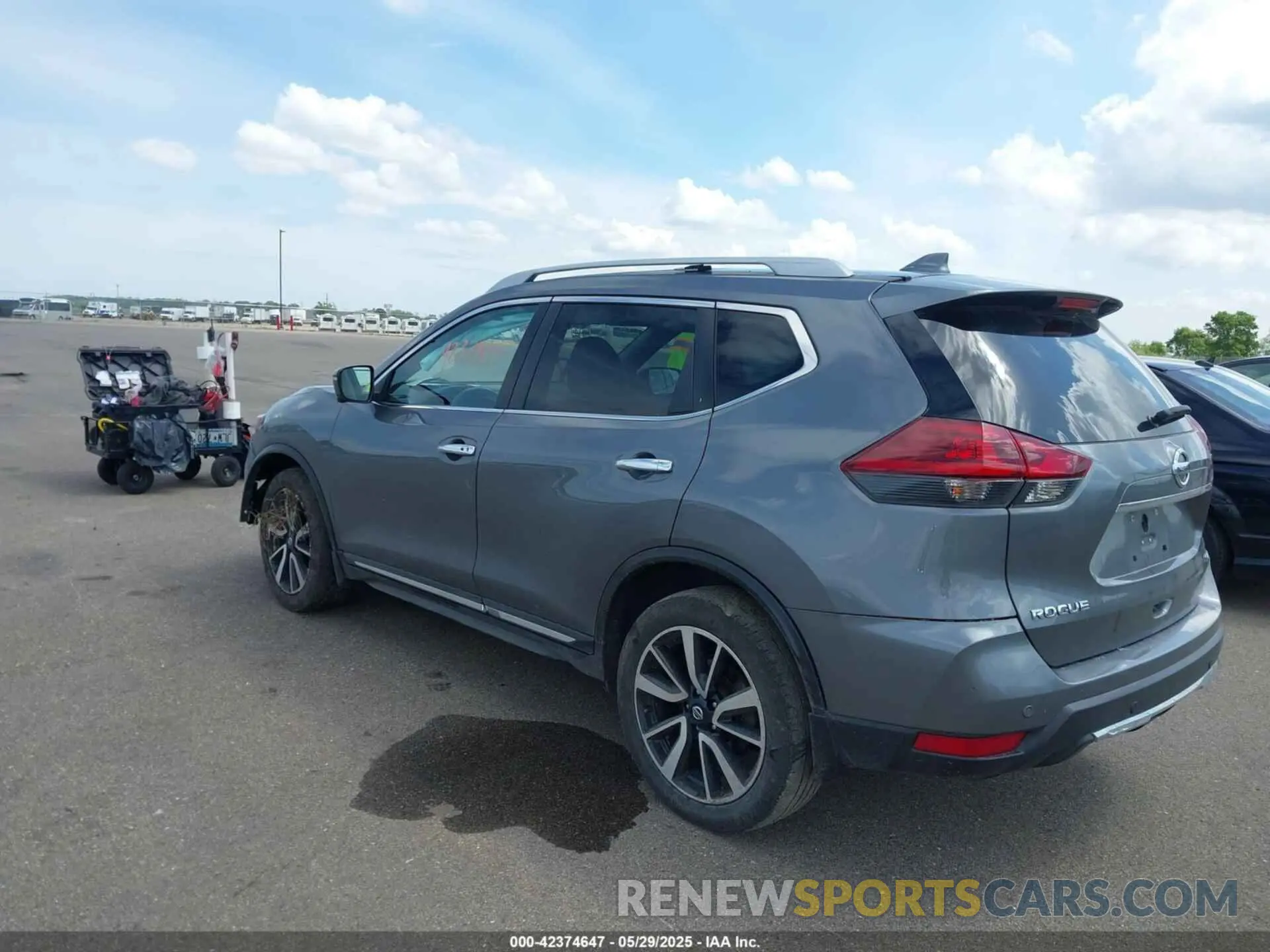 3 Photograph of a damaged car 5N1AT2MV1KC781928 NISSAN ROGUE 2019