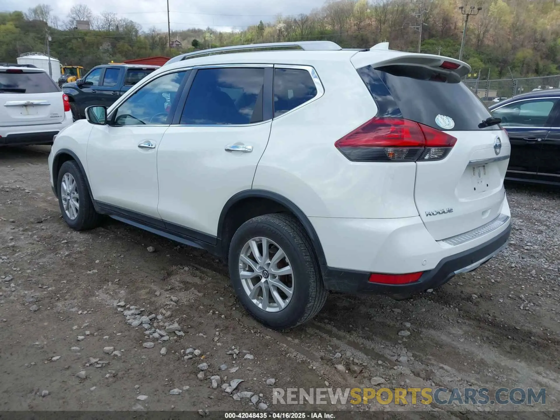 3 Photograph of a damaged car 5N1AT2MV1KC809839 NISSAN ROGUE 2019