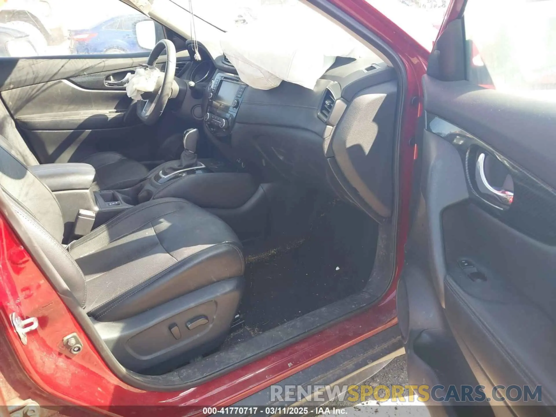 5 Photograph of a damaged car 5N1AT2MV2KC707756 NISSAN ROGUE 2019