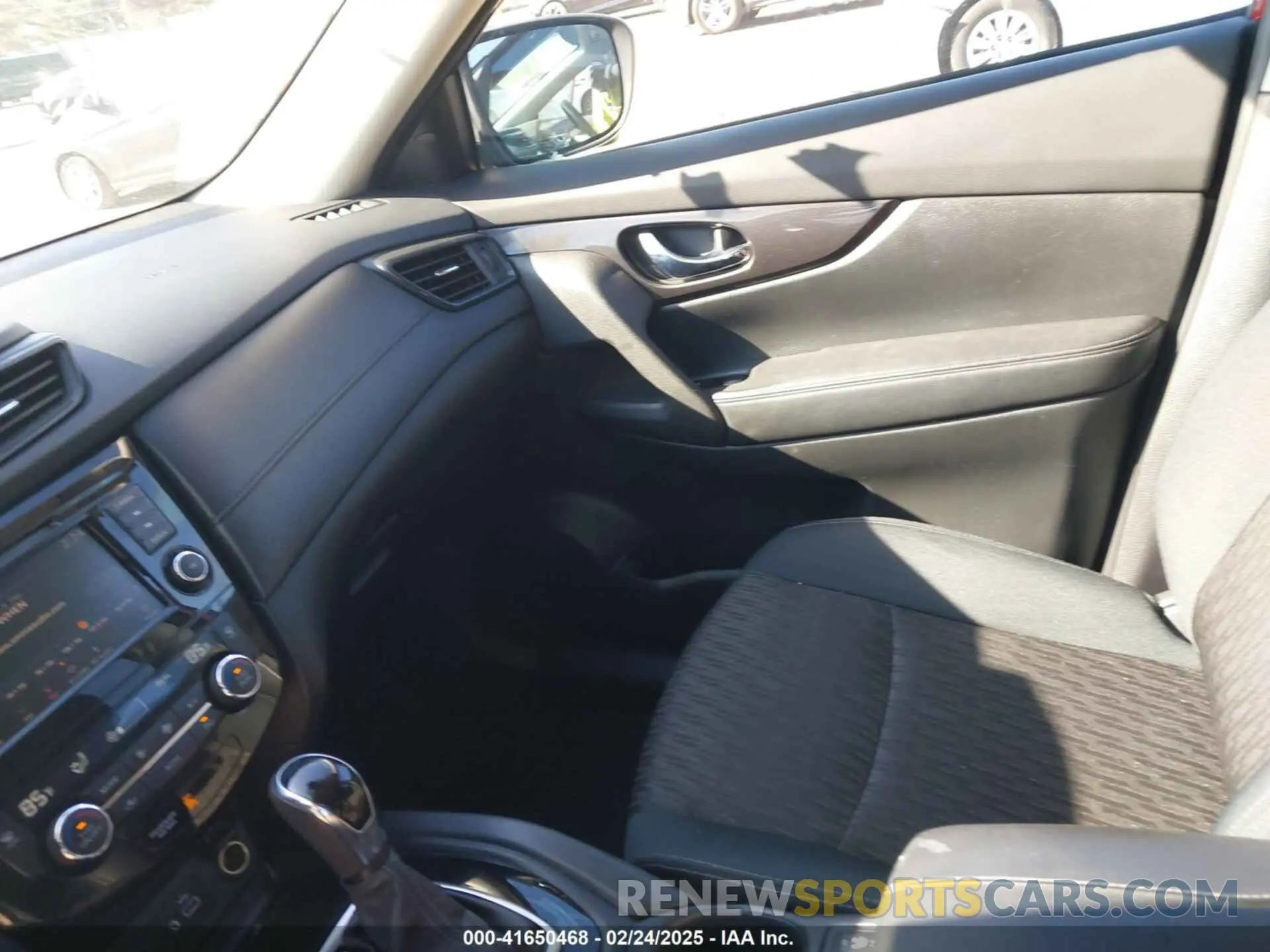 5 Photograph of a damaged car 5N1AT2MV2KC720510 NISSAN ROGUE 2019