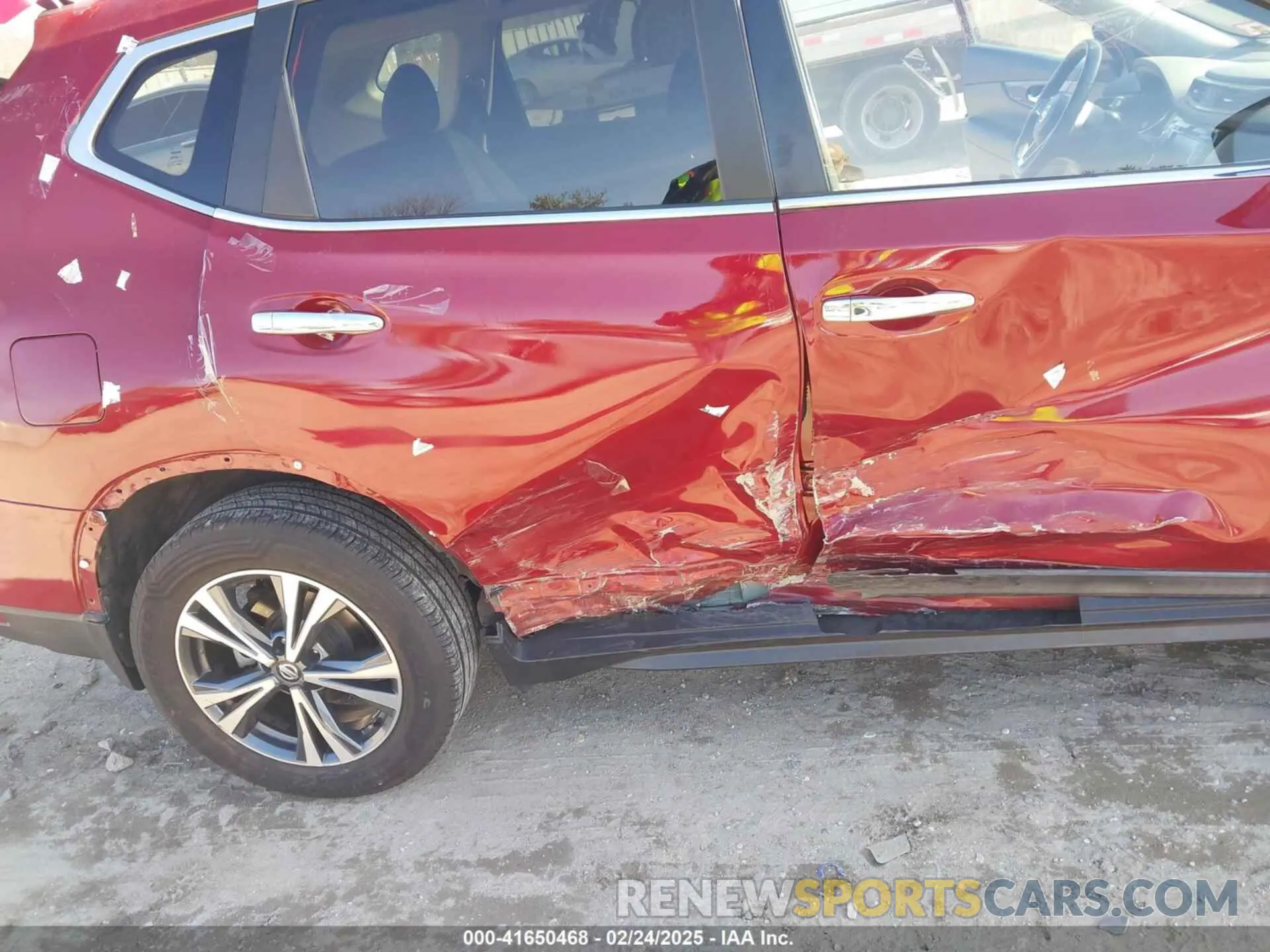 6 Photograph of a damaged car 5N1AT2MV2KC720510 NISSAN ROGUE 2019
