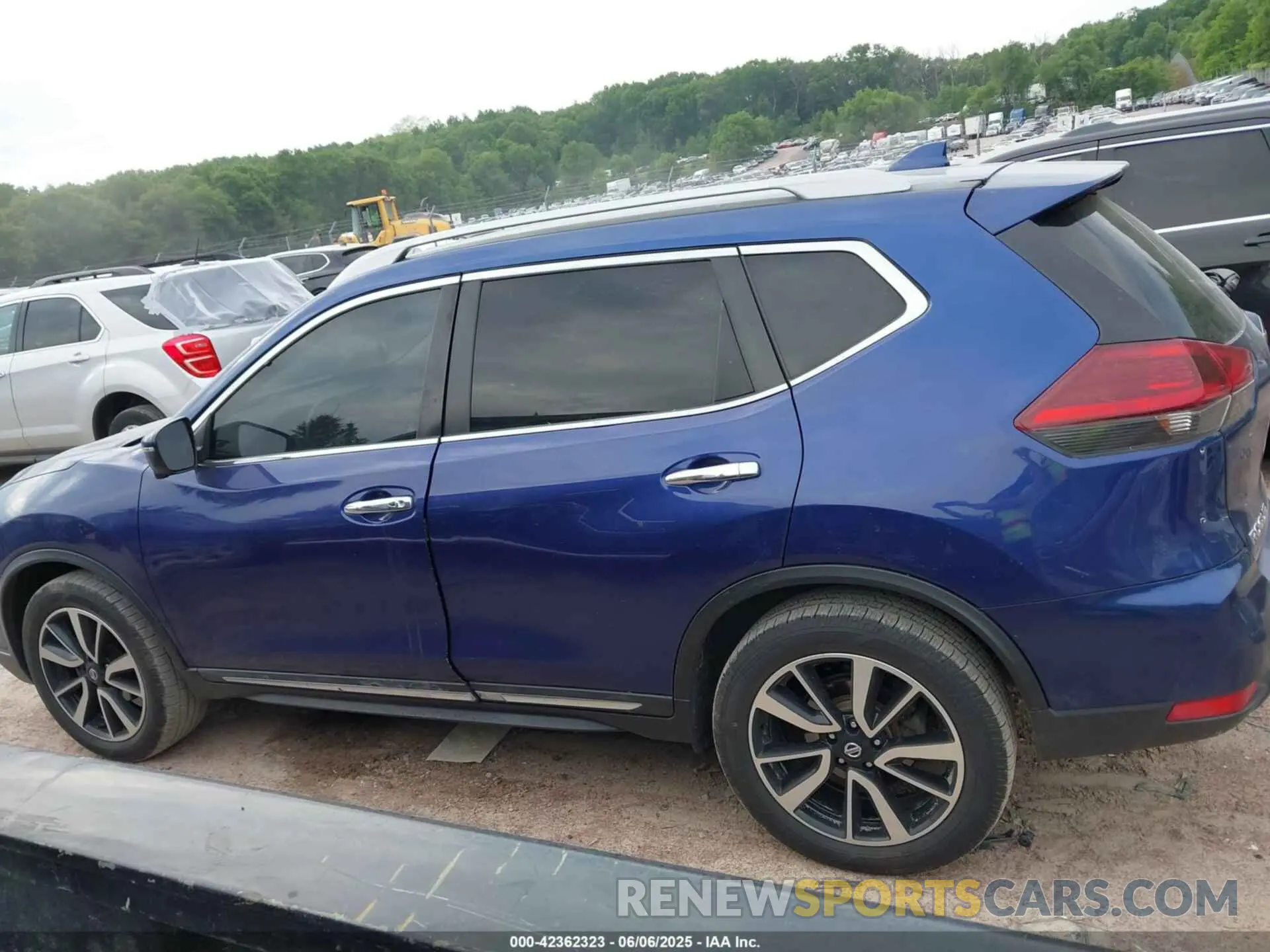 14 Photograph of a damaged car 5N1AT2MV2KC746282 NISSAN ROGUE 2019