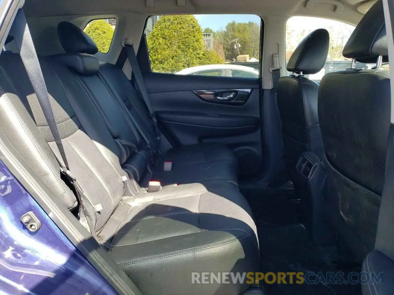11 Photograph of a damaged car 5N1AT2MV2KC813740 NISSAN ROGUE 2019