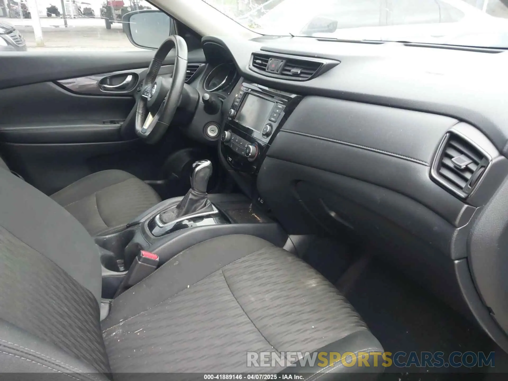 5 Photograph of a damaged car 5N1AT2MV2KC831901 NISSAN ROGUE 2019