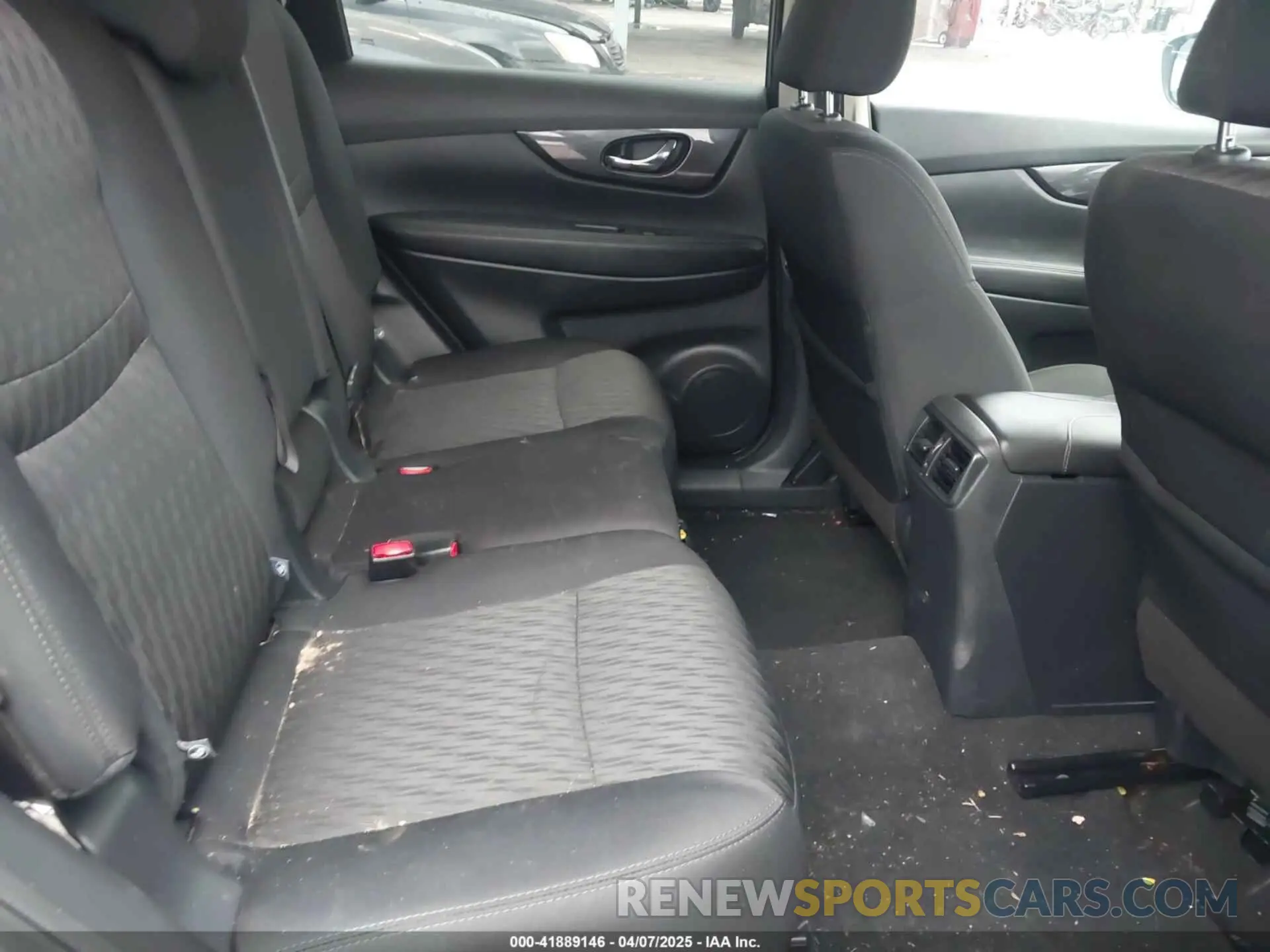 8 Photograph of a damaged car 5N1AT2MV2KC831901 NISSAN ROGUE 2019