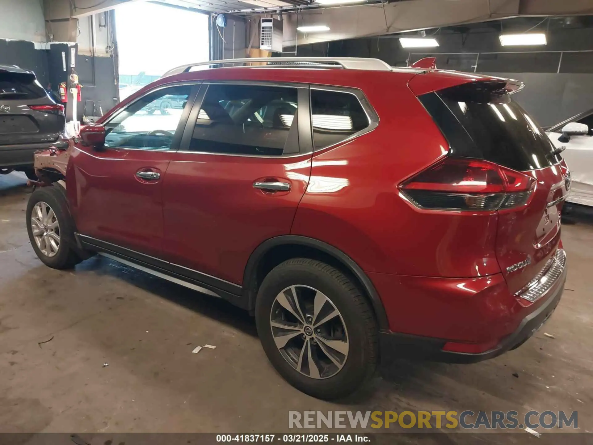 3 Photograph of a damaged car 5N1AT2MV3KC746016 NISSAN ROGUE 2019