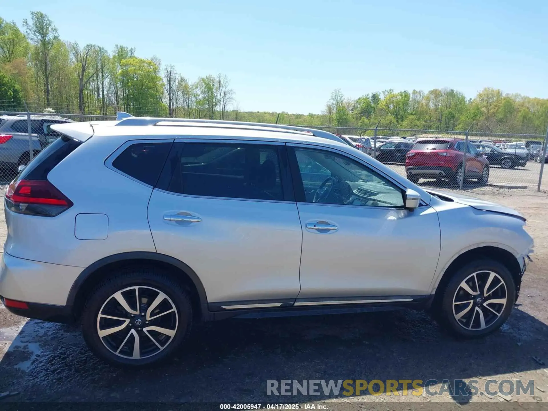 14 Photograph of a damaged car 5N1AT2MV3KC781669 NISSAN ROGUE 2019