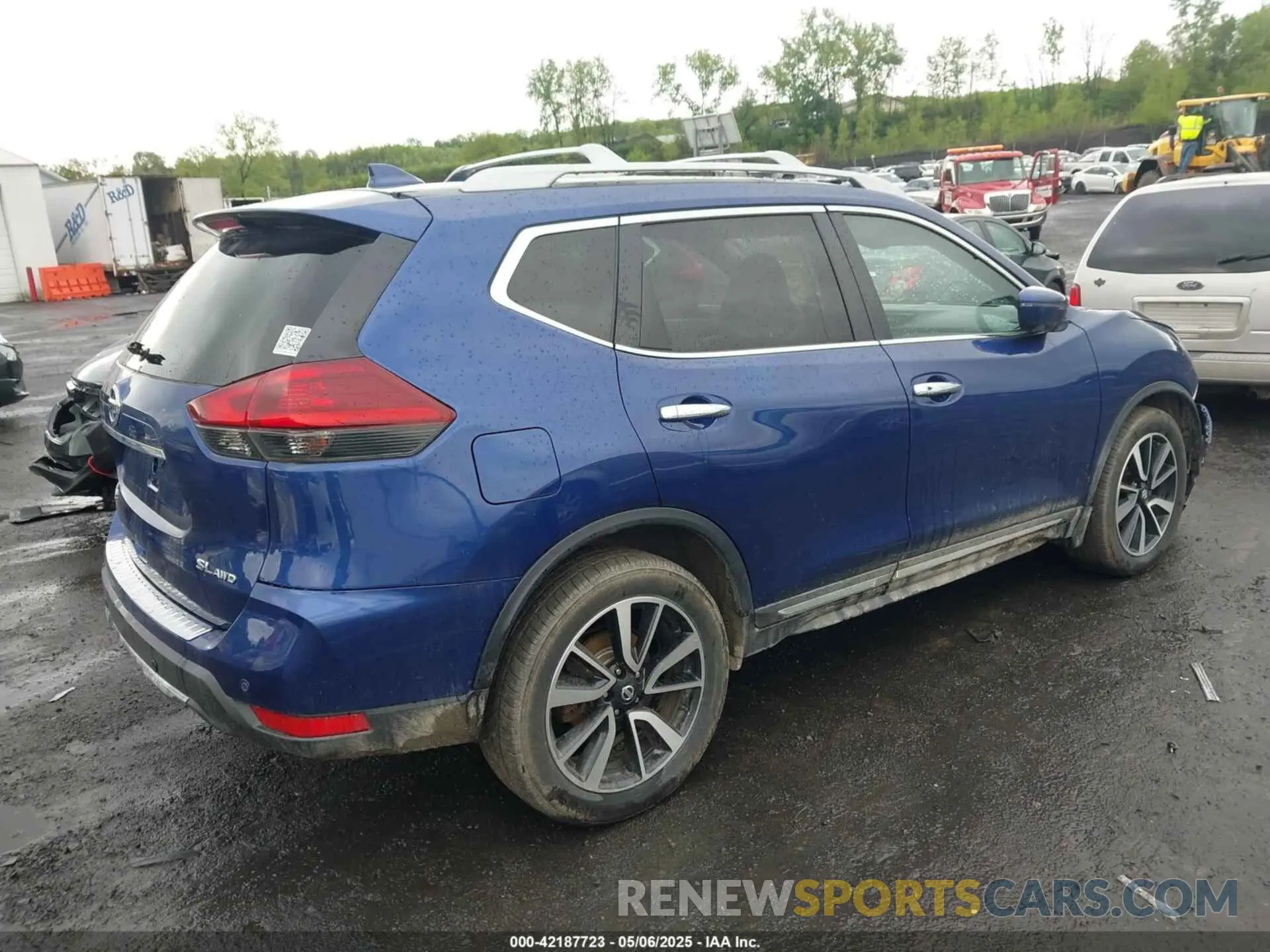 4 Photograph of a damaged car 5N1AT2MV4KC701862 NISSAN ROGUE 2019