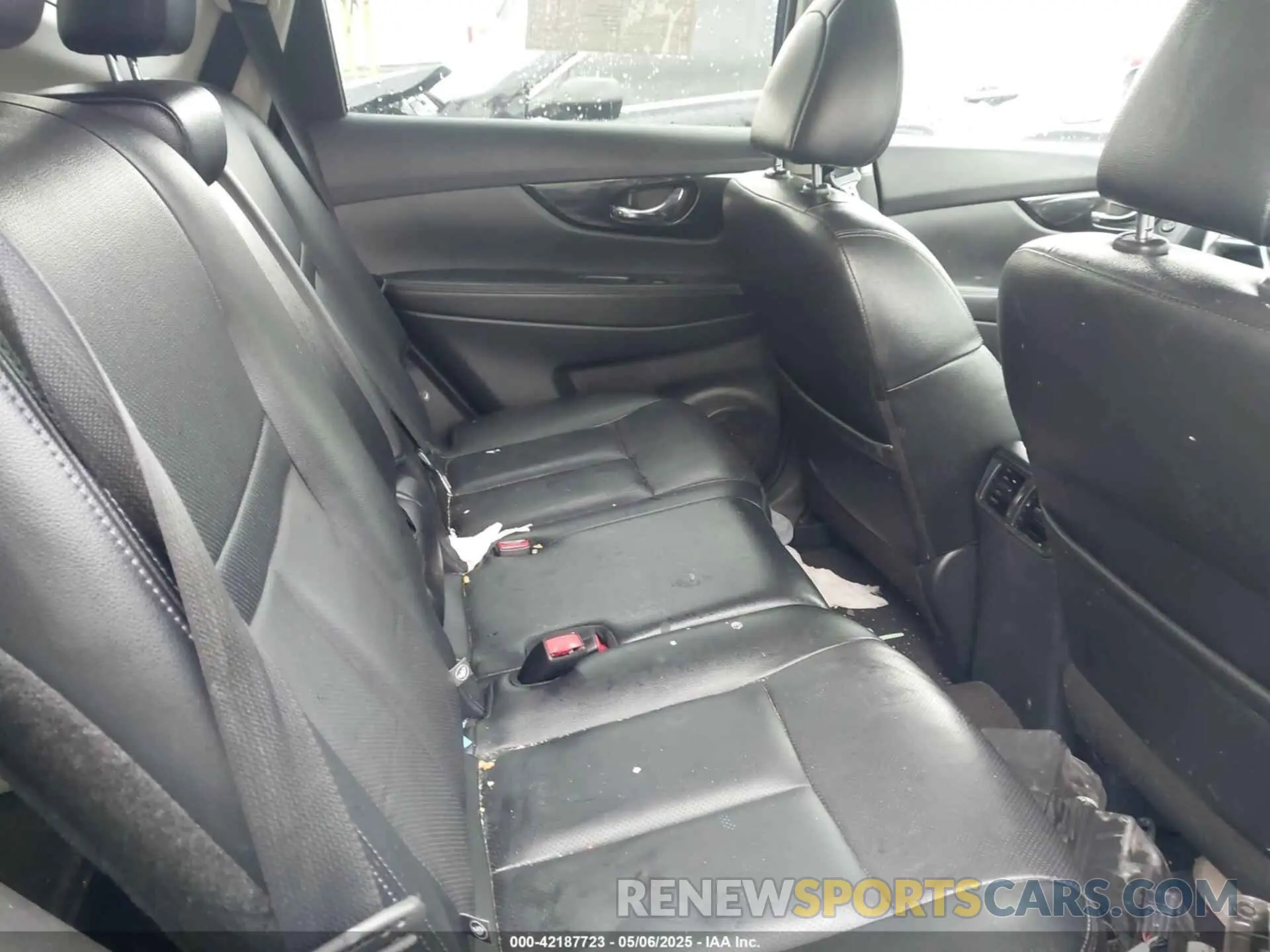 8 Photograph of a damaged car 5N1AT2MV4KC701862 NISSAN ROGUE 2019