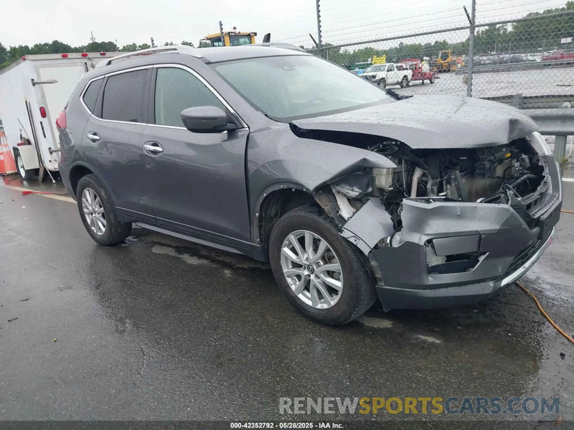 1 Photograph of a damaged car 5N1AT2MV4KC769210 NISSAN ROGUE 2019