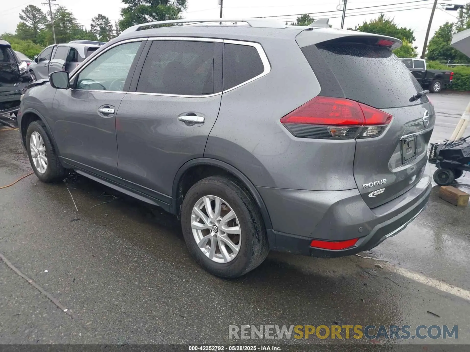 3 Photograph of a damaged car 5N1AT2MV4KC769210 NISSAN ROGUE 2019
