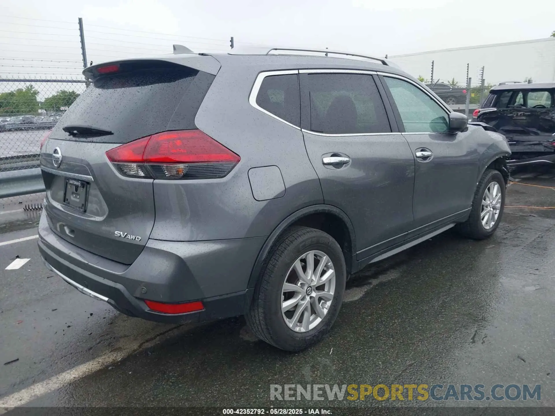 4 Photograph of a damaged car 5N1AT2MV4KC769210 NISSAN ROGUE 2019