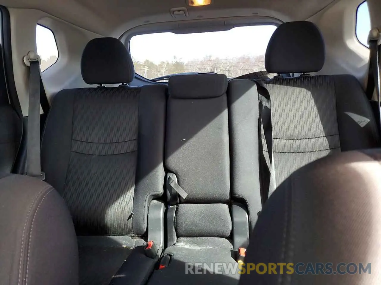 10 Photograph of a damaged car 5N1AT2MV4KC782832 NISSAN ROGUE 2019