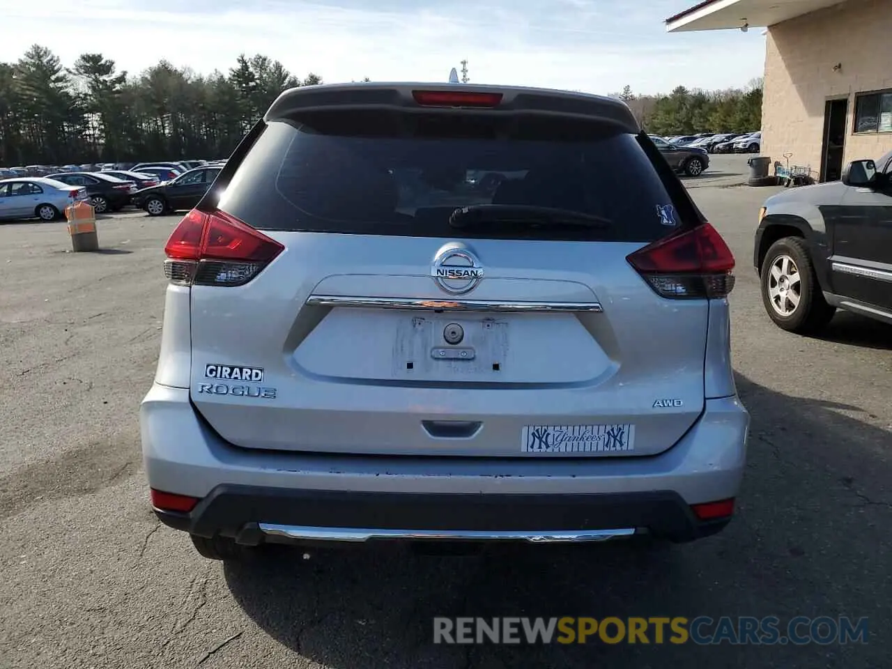 6 Photograph of a damaged car 5N1AT2MV4KC782832 NISSAN ROGUE 2019