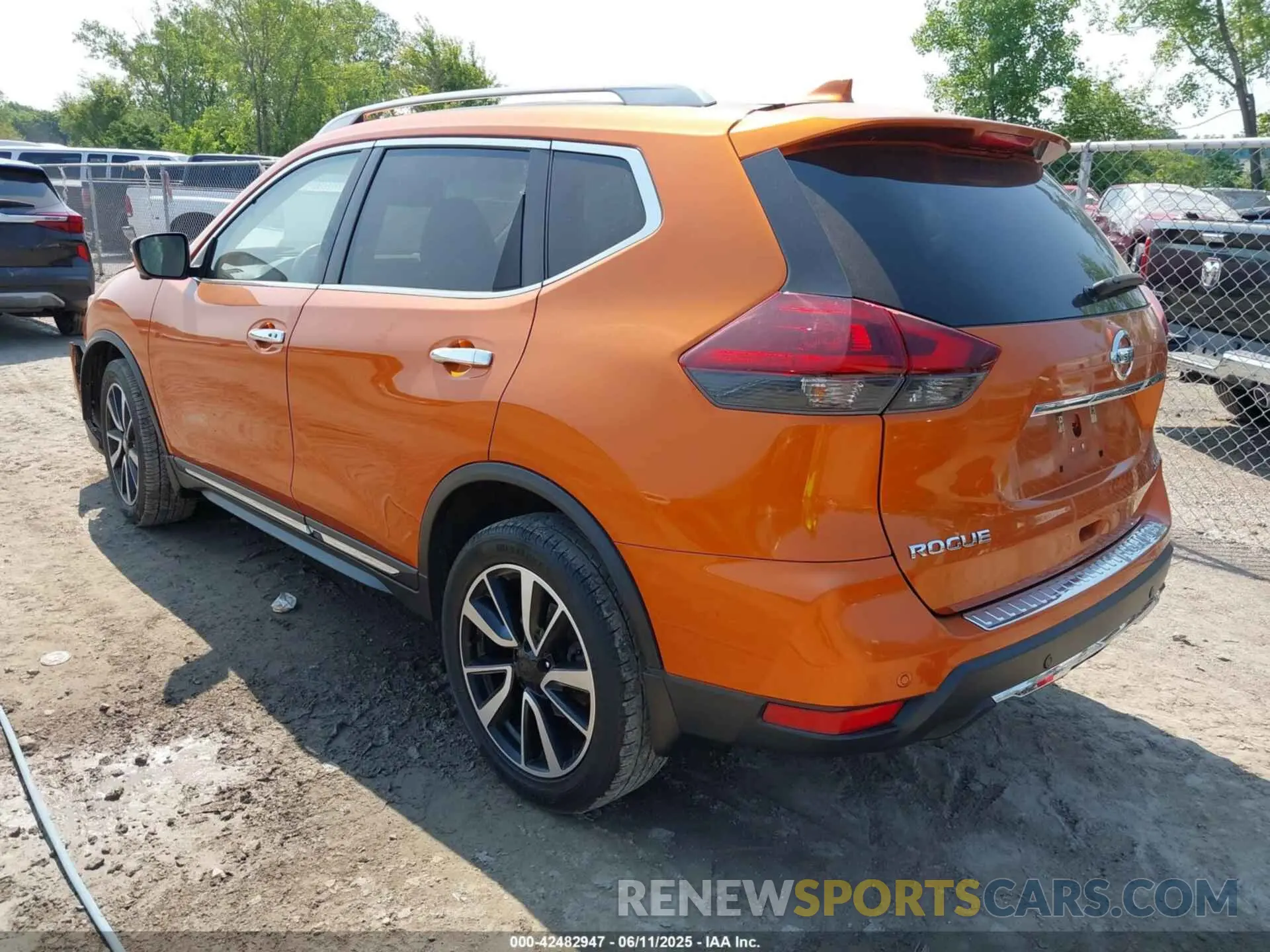 3 Photograph of a damaged car 5N1AT2MV5KC712143 NISSAN ROGUE 2019