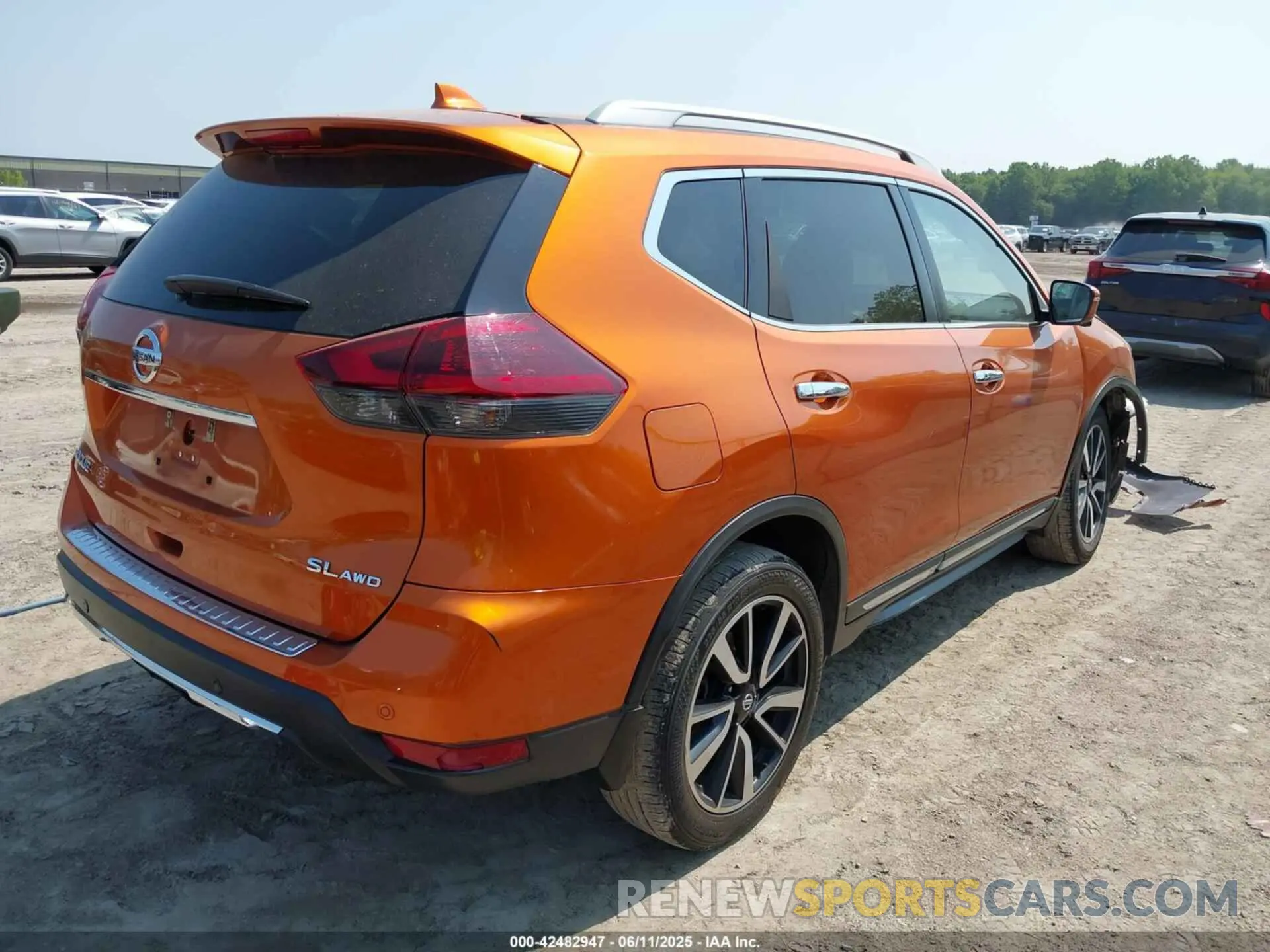 4 Photograph of a damaged car 5N1AT2MV5KC712143 NISSAN ROGUE 2019