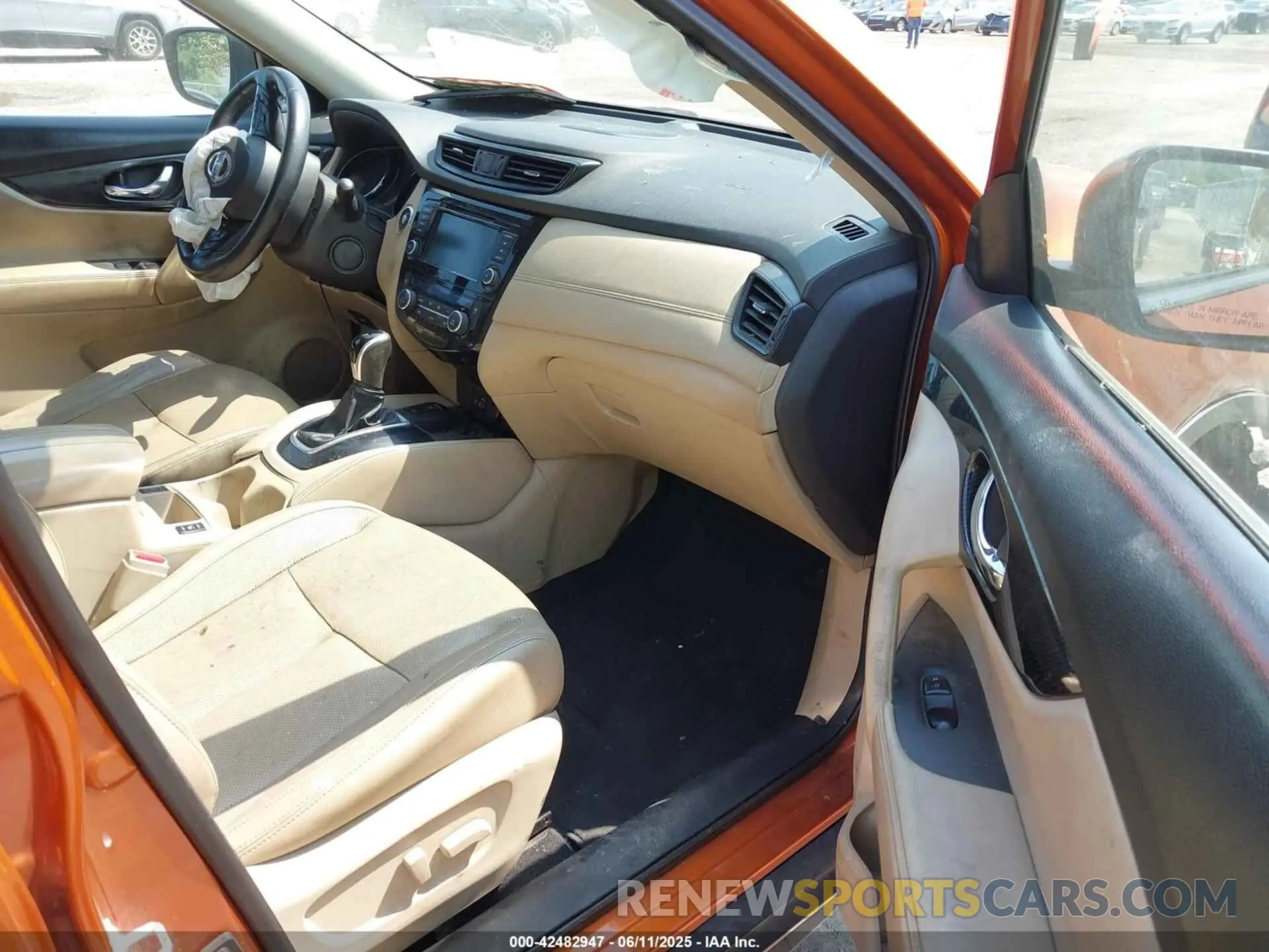 5 Photograph of a damaged car 5N1AT2MV5KC712143 NISSAN ROGUE 2019
