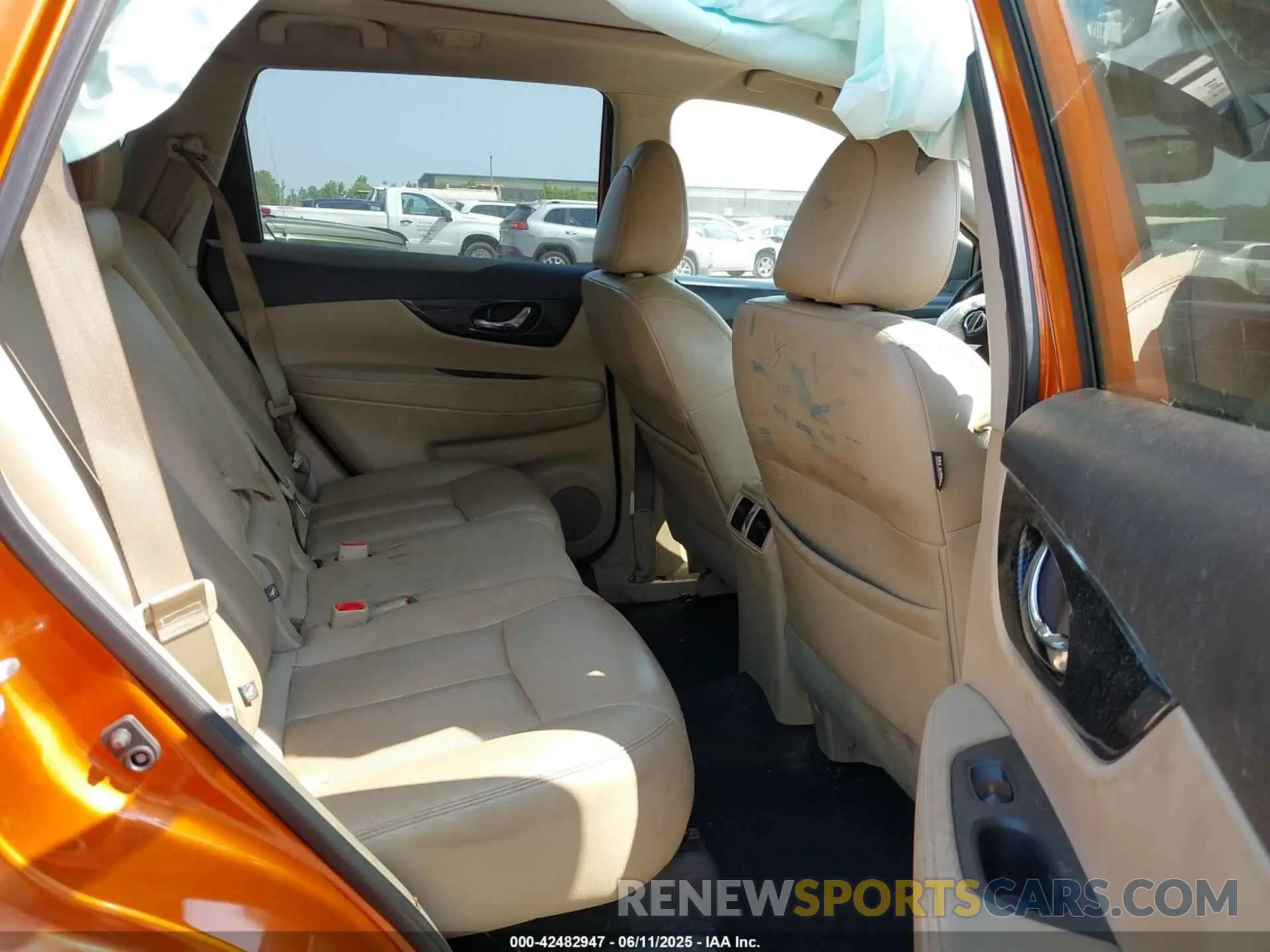 8 Photograph of a damaged car 5N1AT2MV5KC712143 NISSAN ROGUE 2019