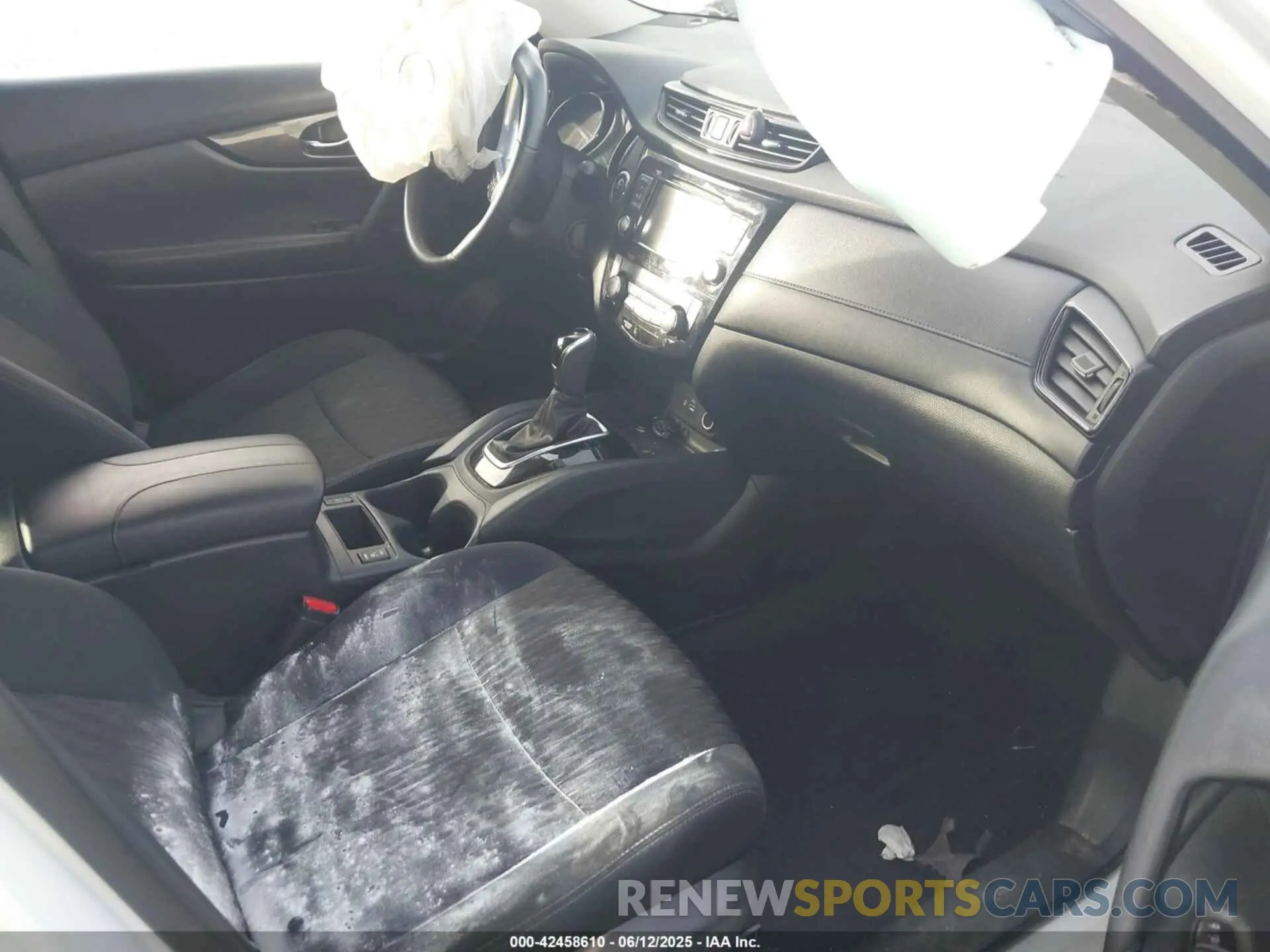 5 Photograph of a damaged car 5N1AT2MV5KC767952 NISSAN ROGUE 2019