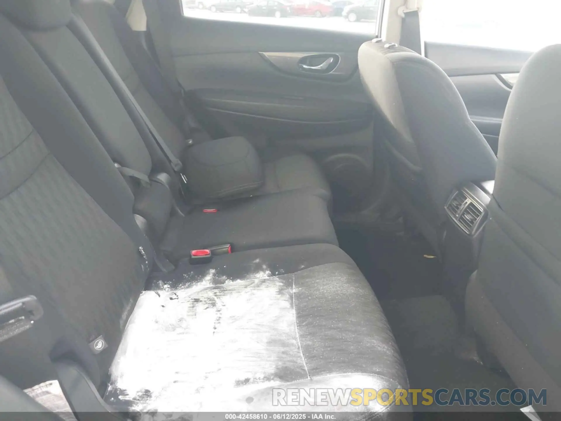 8 Photograph of a damaged car 5N1AT2MV5KC767952 NISSAN ROGUE 2019