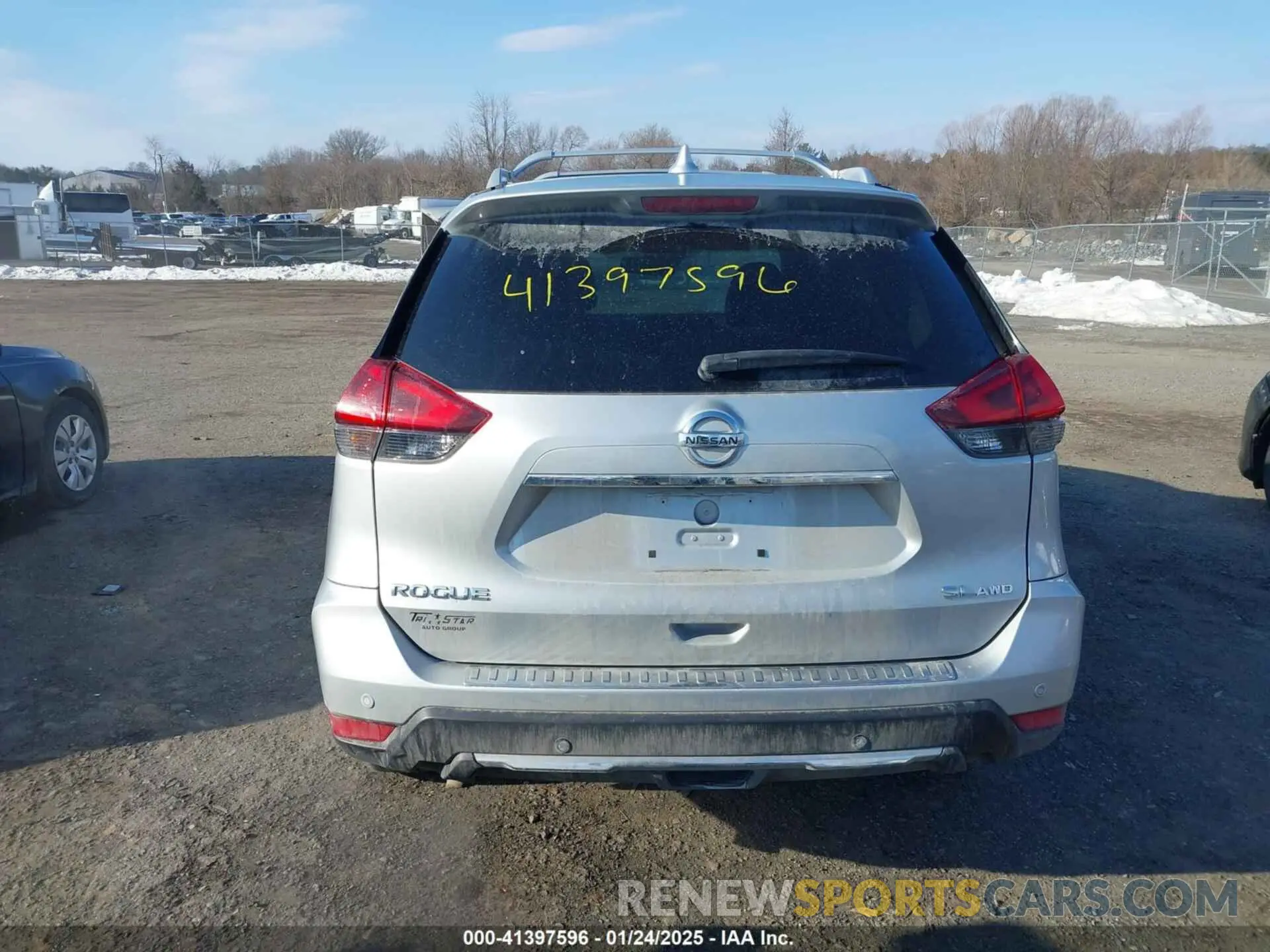 17 Photograph of a damaged car 5N1AT2MV5KC818625 NISSAN ROGUE 2019