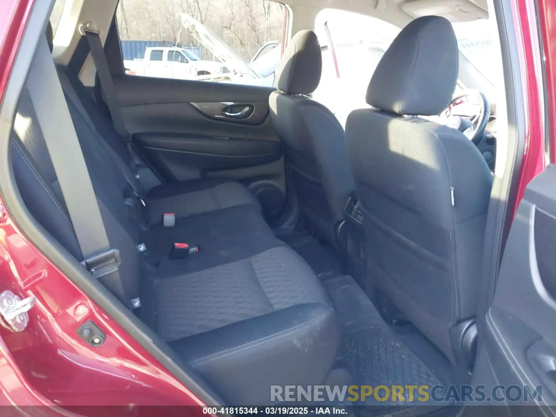 8 Photograph of a damaged car 5N1AT2MV6KC744650 NISSAN ROGUE 2019