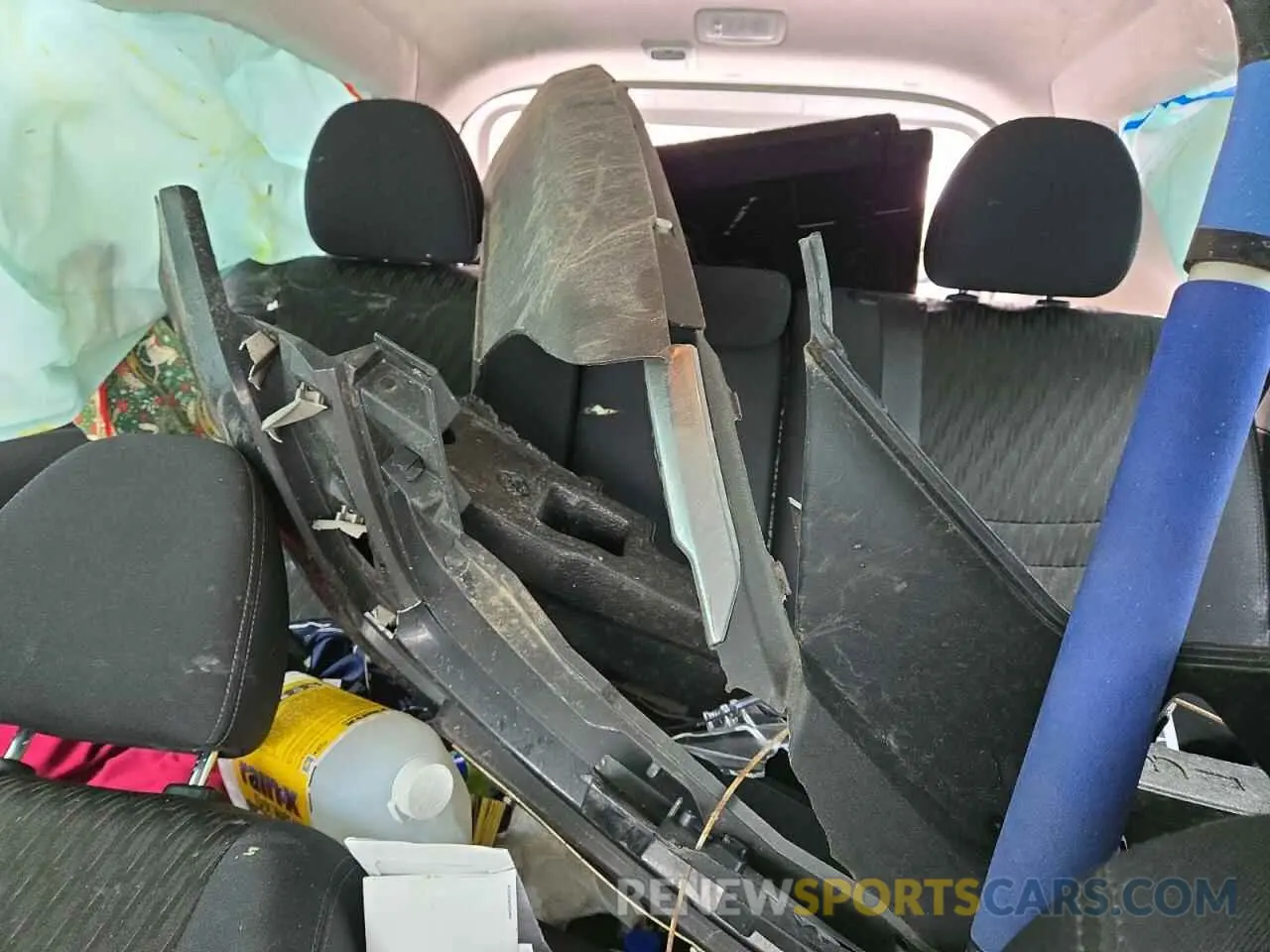 10 Photograph of a damaged car 5N1AT2MV6KC765918 NISSAN ROGUE 2019