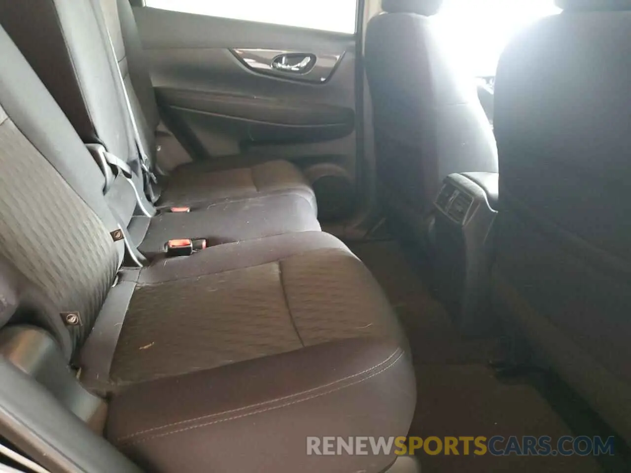 10 Photograph of a damaged car 5N1AT2MV6KC799423 NISSAN ROGUE 2019