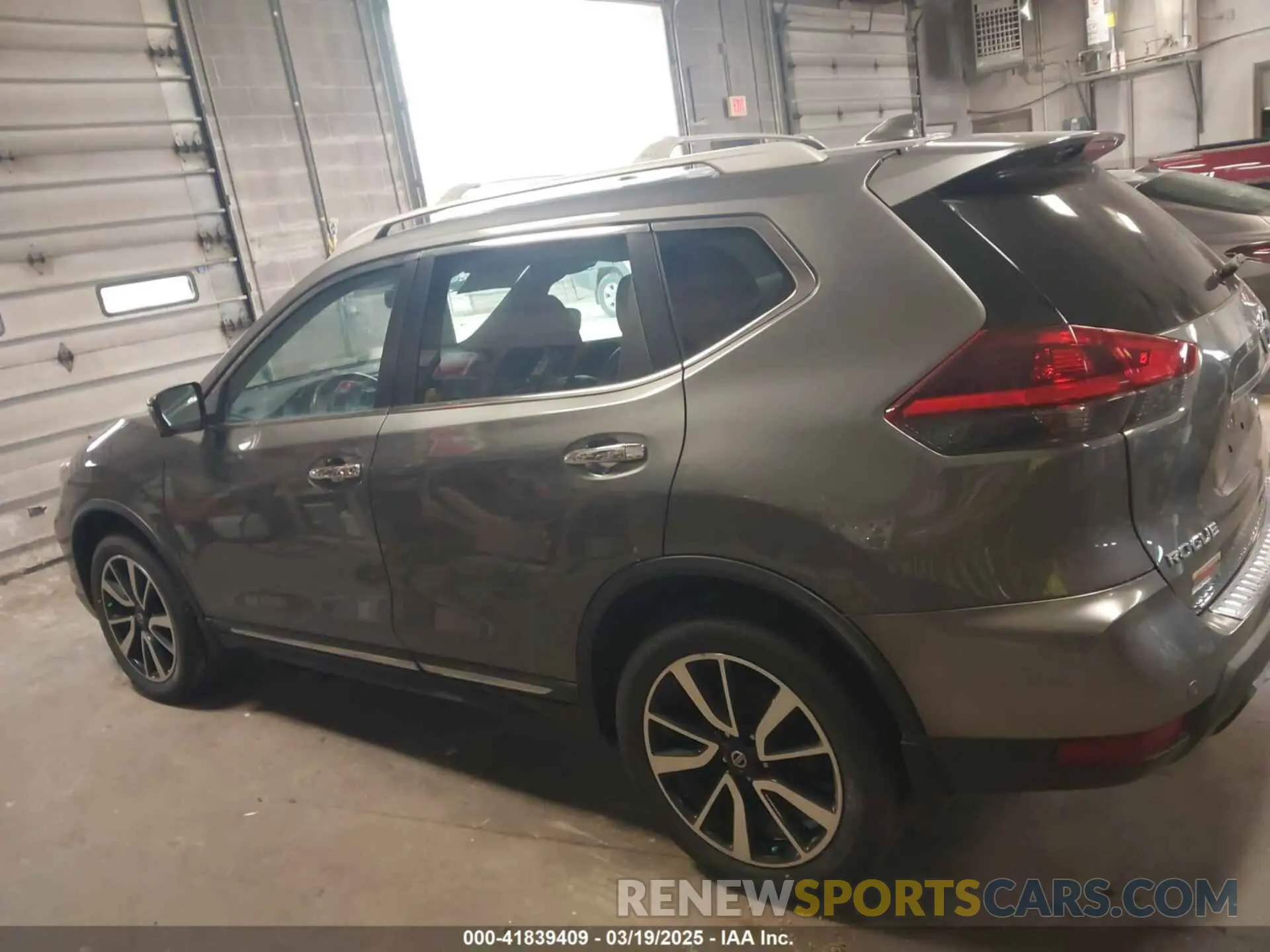 14 Photograph of a damaged car 5N1AT2MV7KC712936 NISSAN ROGUE 2019