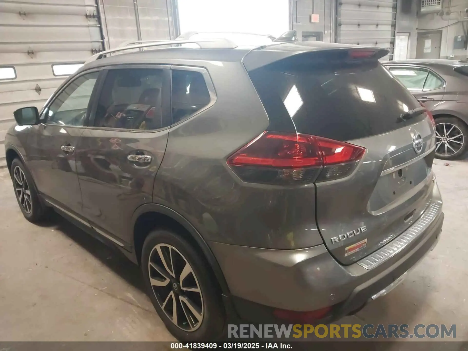 3 Photograph of a damaged car 5N1AT2MV7KC712936 NISSAN ROGUE 2019