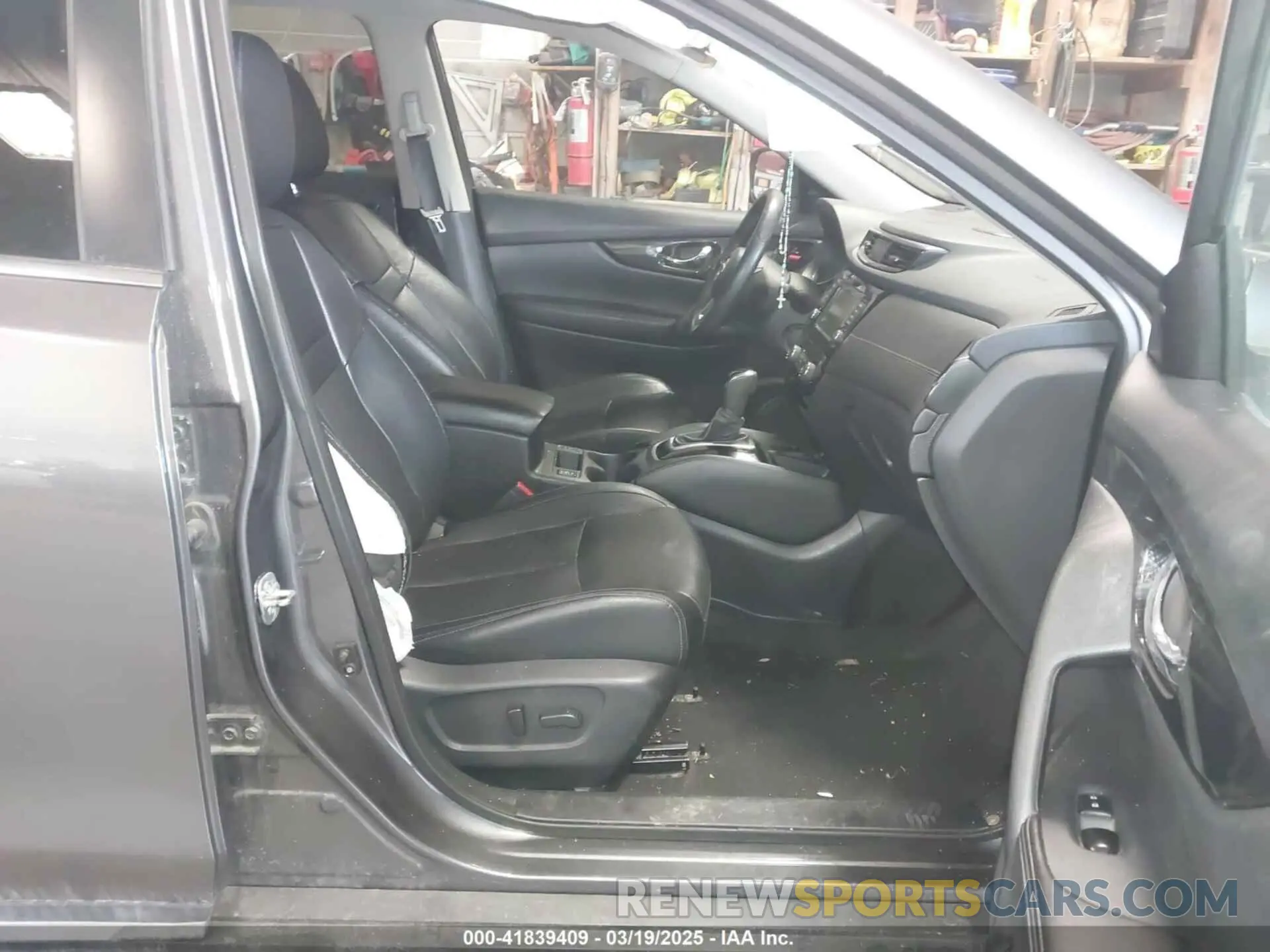 5 Photograph of a damaged car 5N1AT2MV7KC712936 NISSAN ROGUE 2019