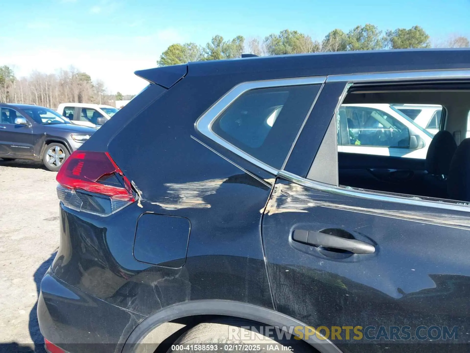 18 Photograph of a damaged car 5N1AT2MV7KC800997 NISSAN ROGUE 2019