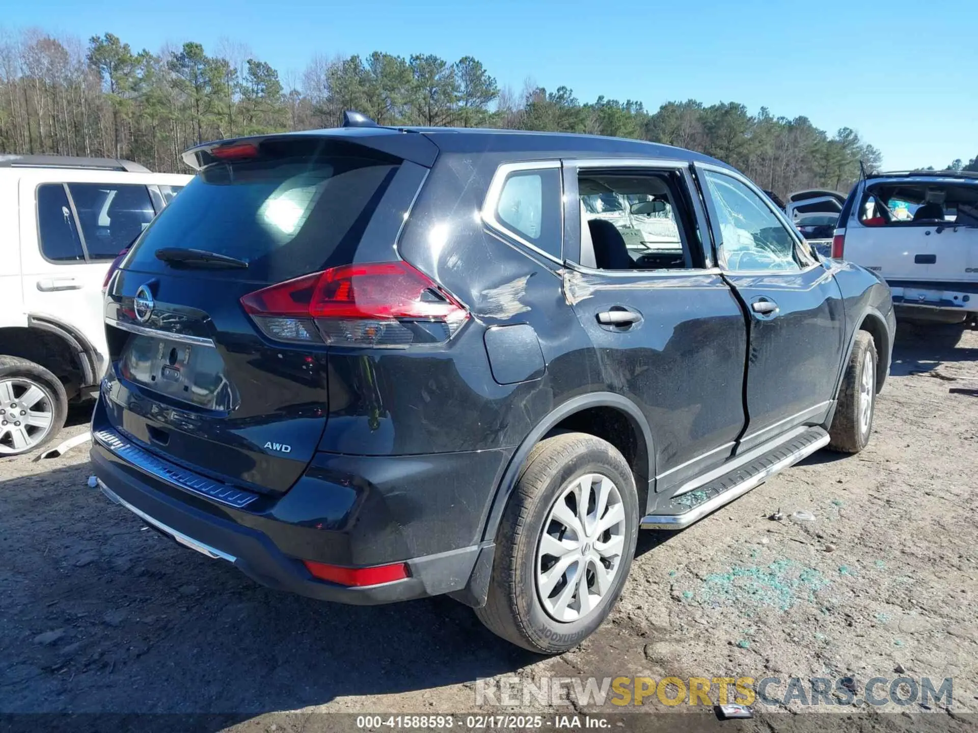 4 Photograph of a damaged car 5N1AT2MV7KC800997 NISSAN ROGUE 2019