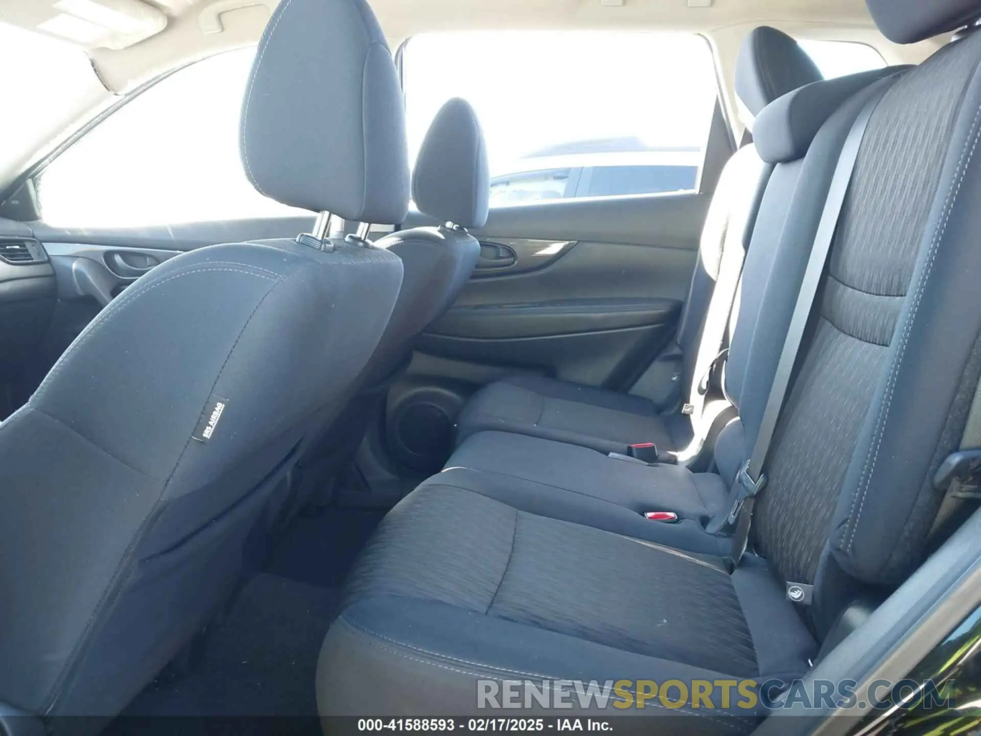 8 Photograph of a damaged car 5N1AT2MV7KC800997 NISSAN ROGUE 2019