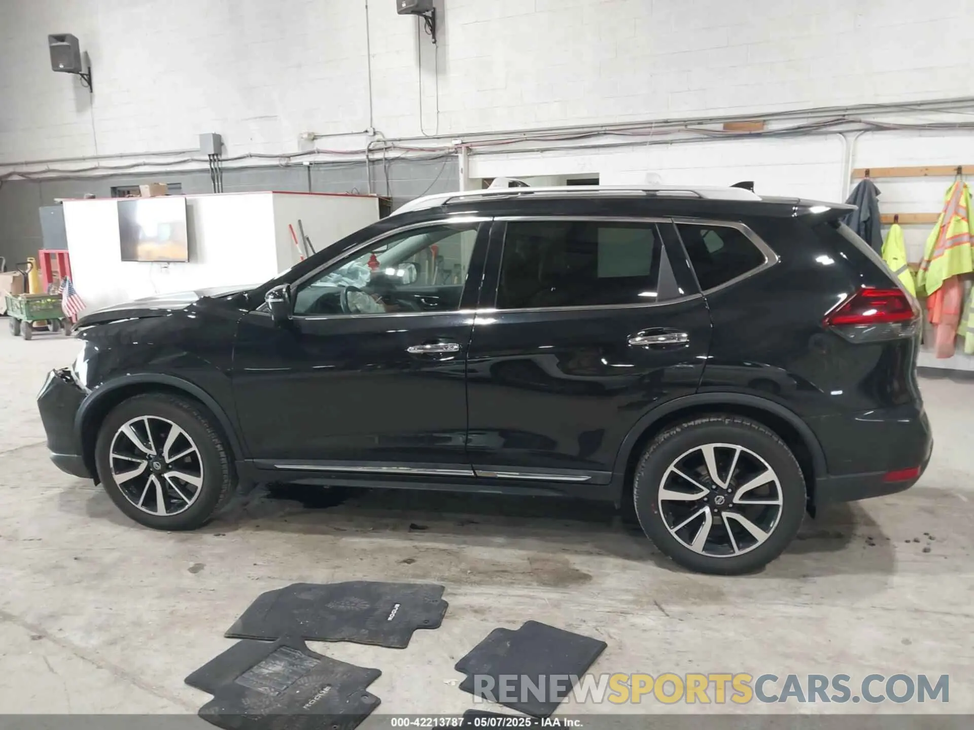 14 Photograph of a damaged car 5N1AT2MV7KC809442 NISSAN ROGUE 2019